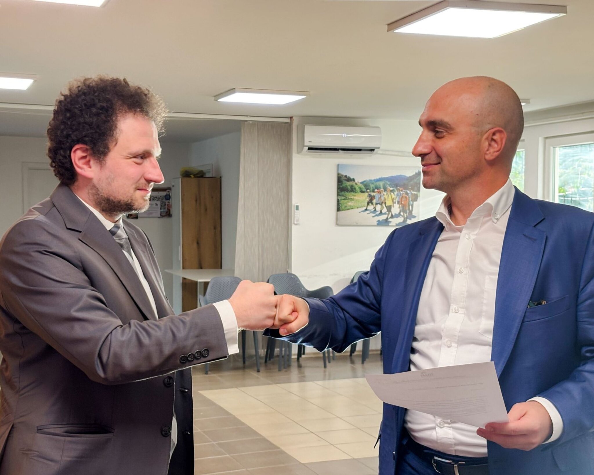 IMG-40b5911f7bbdb81a2be94be63586dd56-V