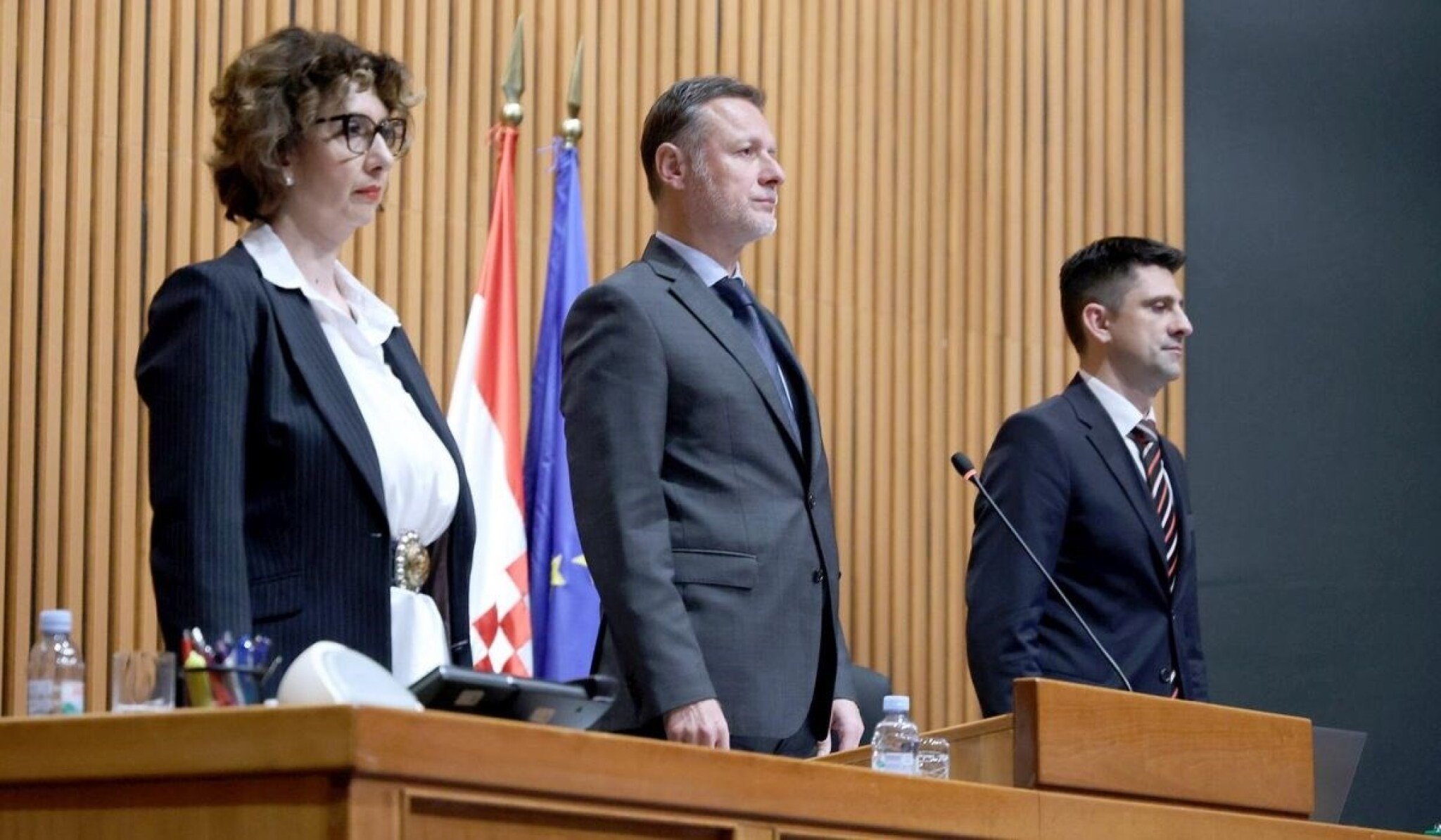 6670f6ad-c1de-492d-b253-a305ff3b1489-1