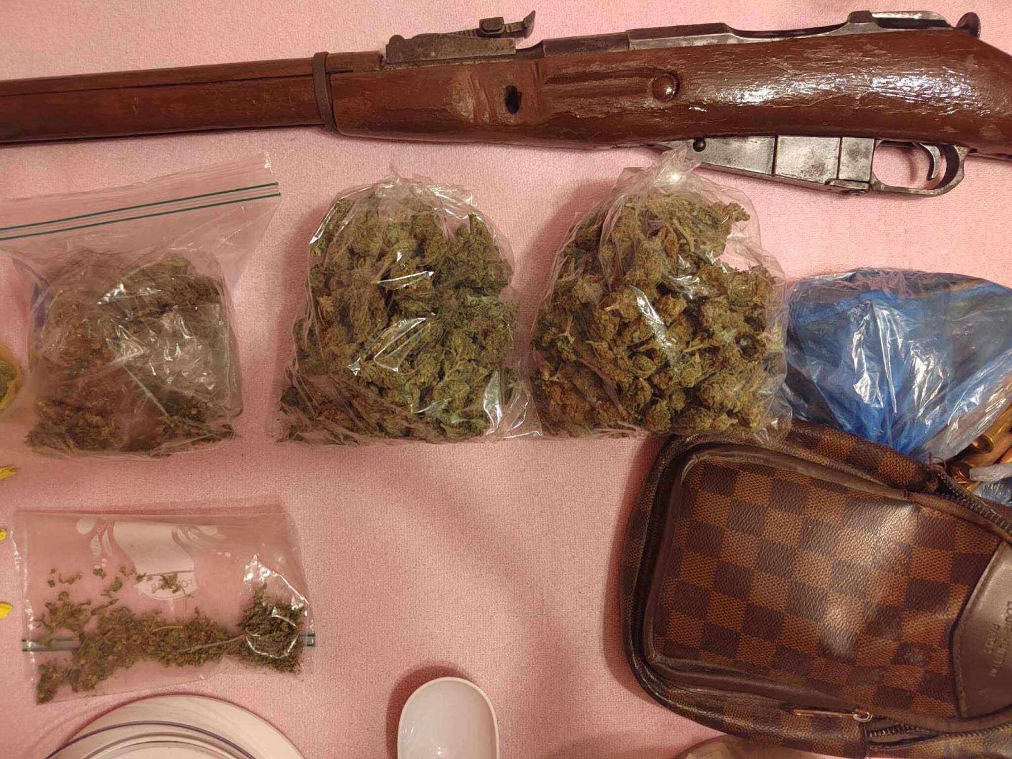 droga-oruzje-pretres-3