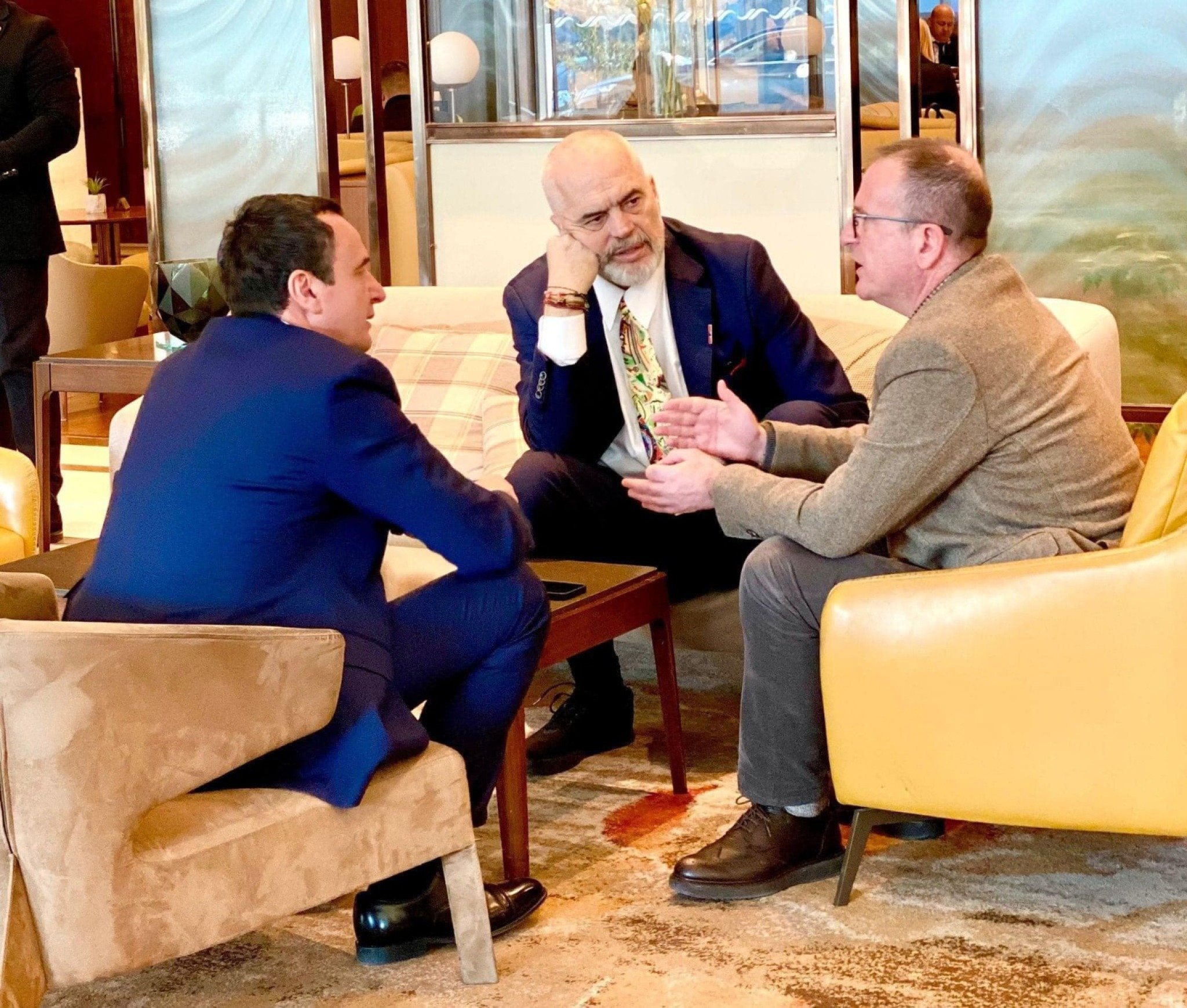 taravari-kurti-edi-rama