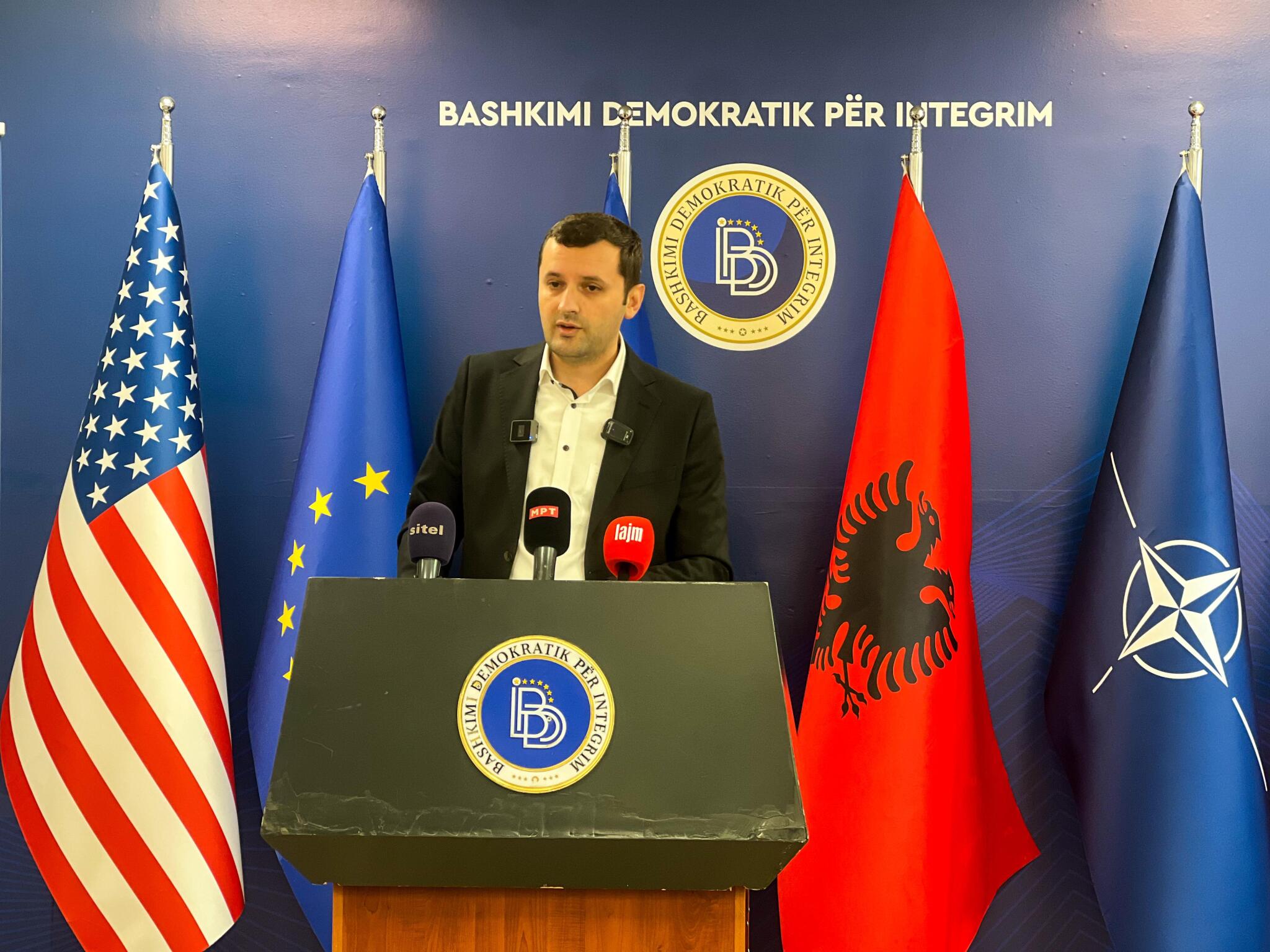 590f140e-a80d-438b-b9fe-667a2ba68112