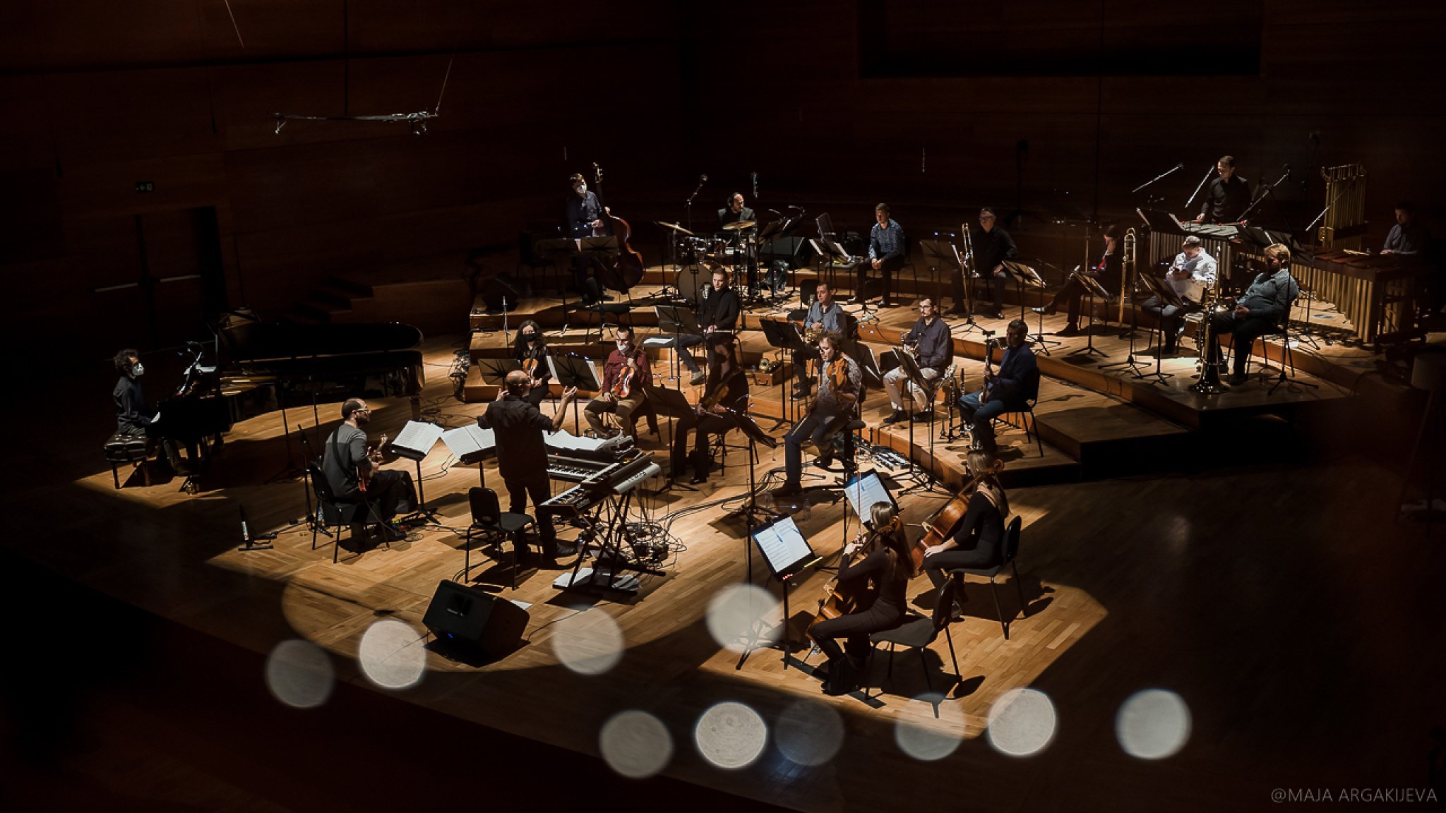 Dzijan-Emin-The-Magical-Orchestra-10