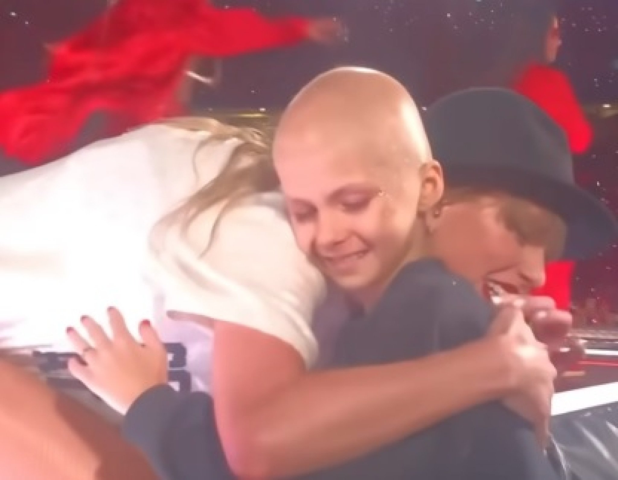 1714293028-tejlor-svift-youtube