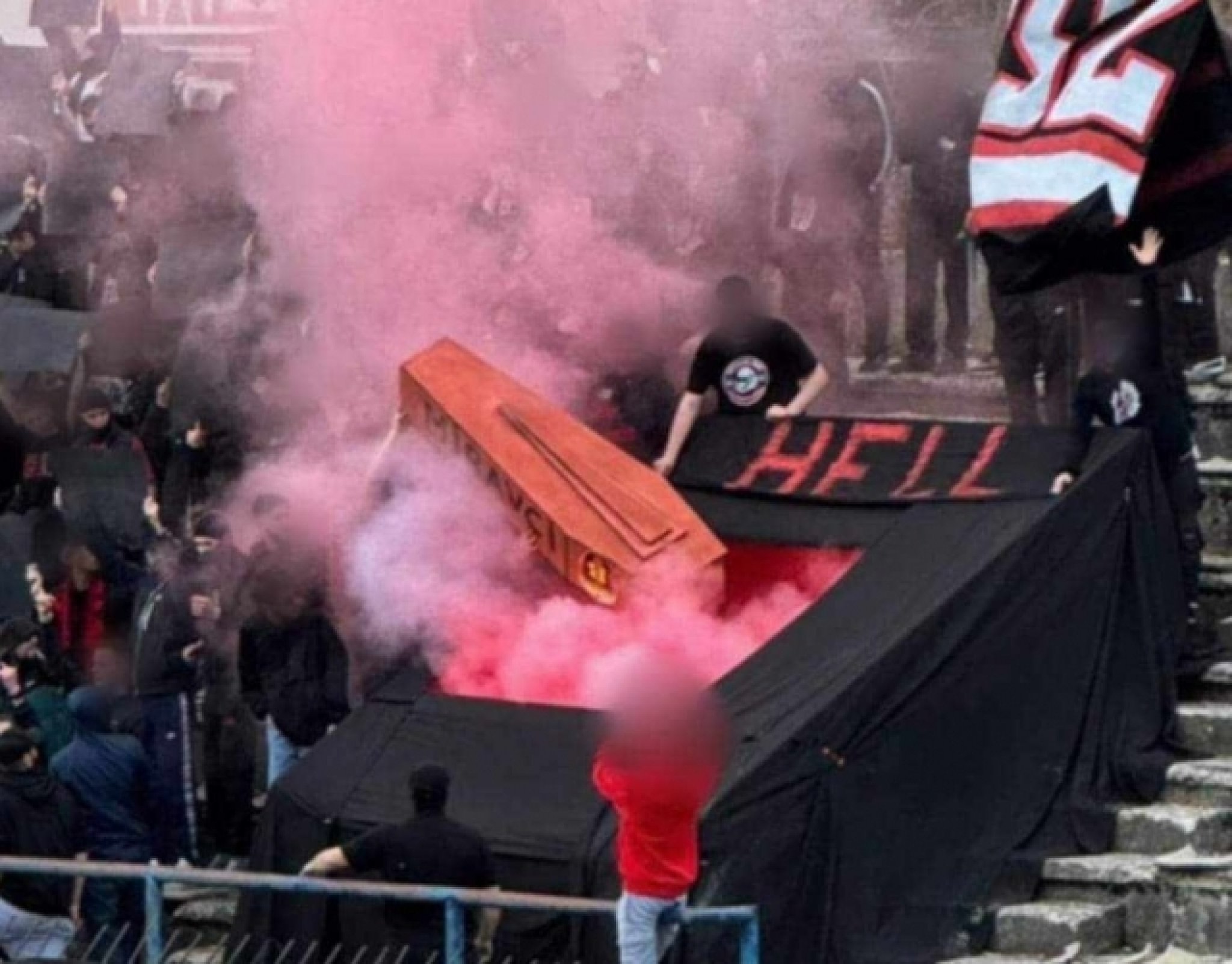 221231-navivachite-na-shkendija-go-pogrebaa-vardar-vo-kovcheg-sudiite-i-delegatot-slepi-video