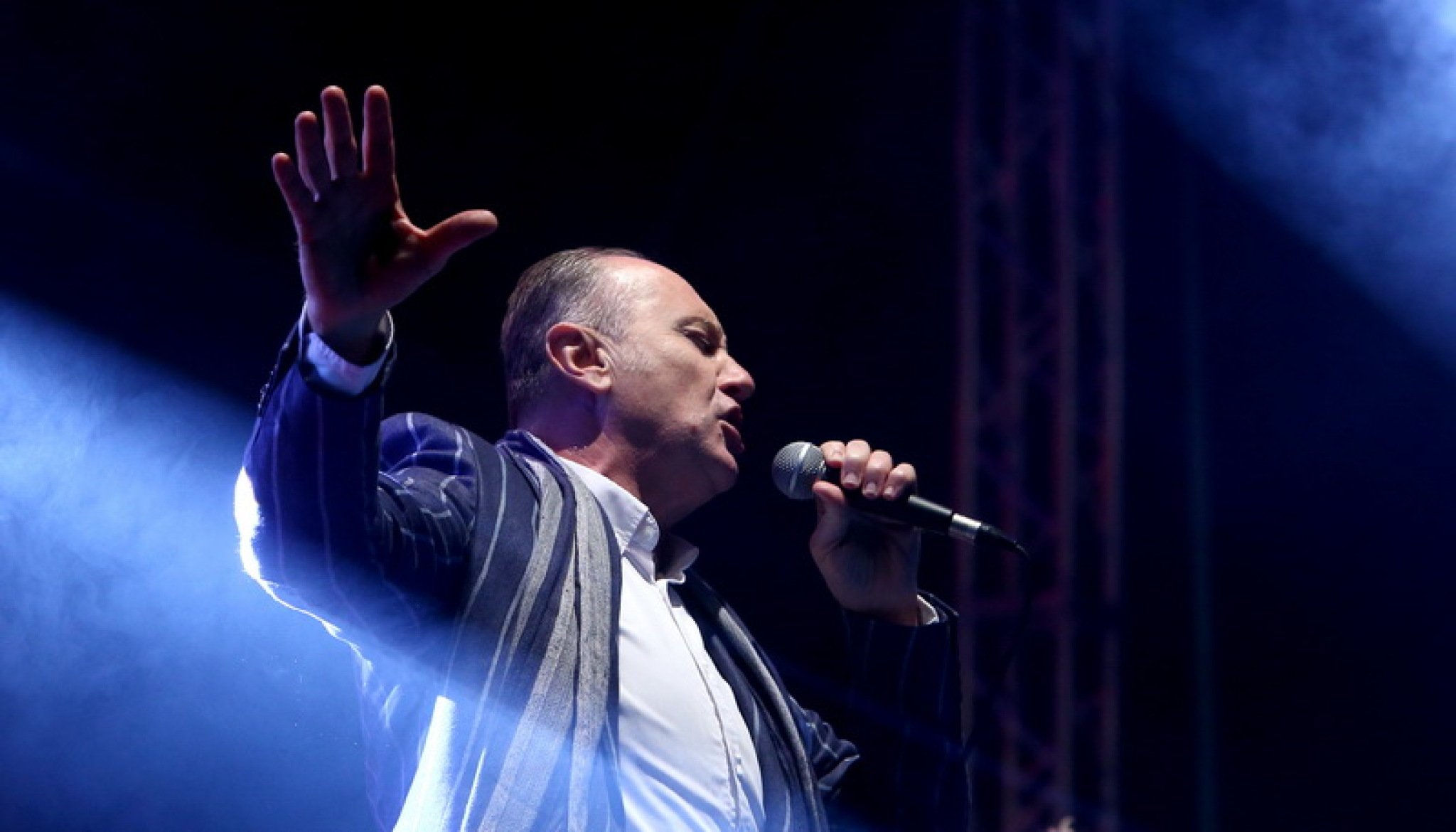 Bela-Nok-Evergrini-Dario-1-bg_resize