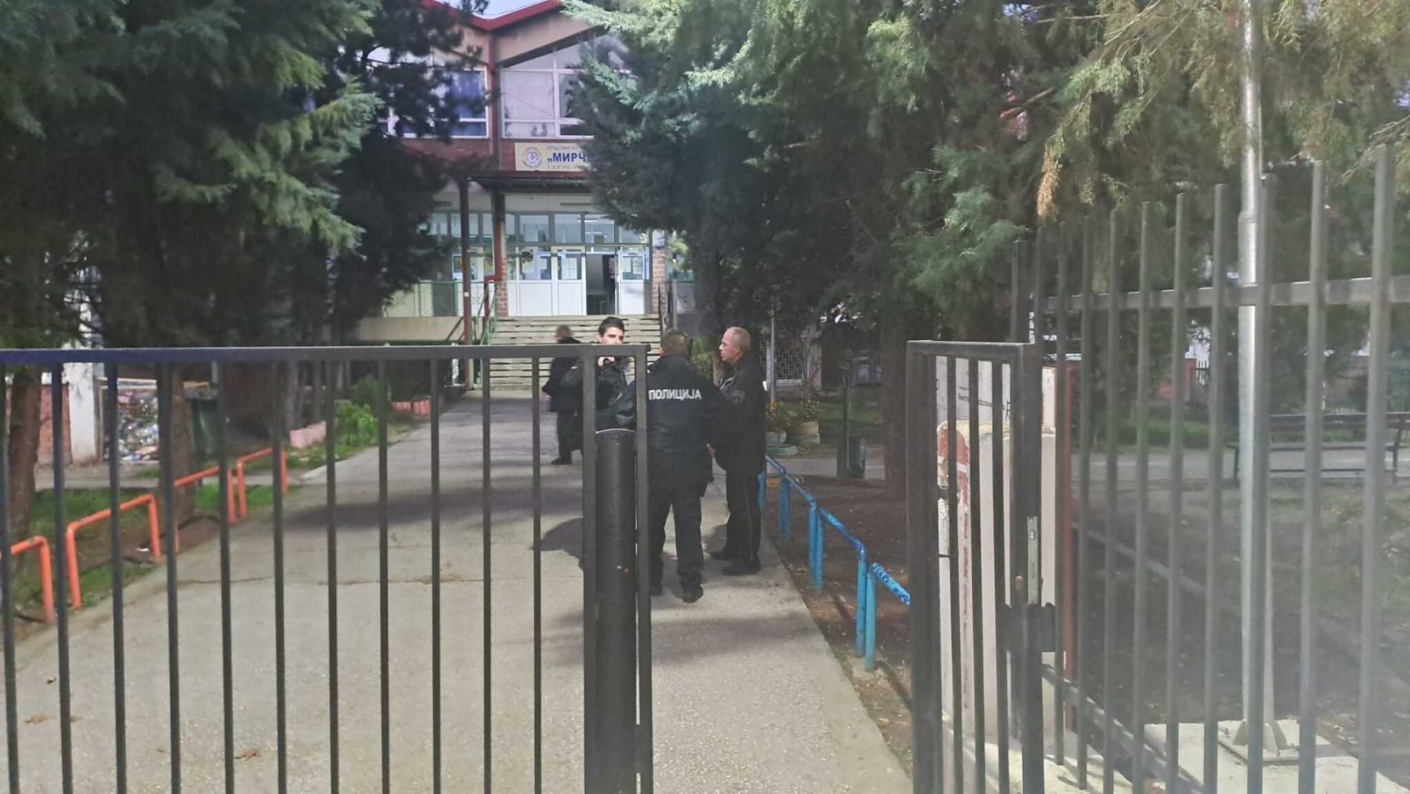 policija-skolo-bombi