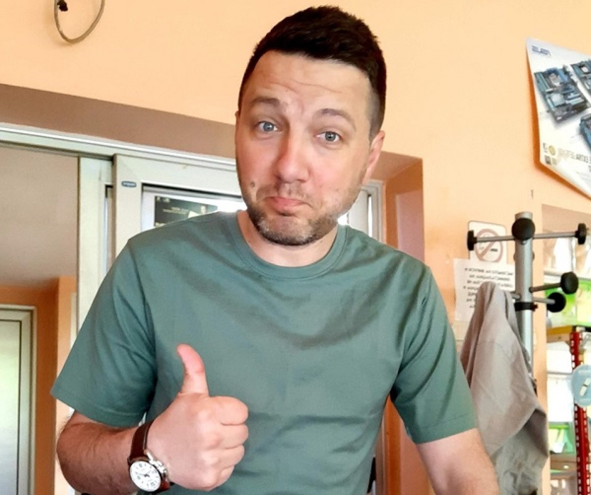 20191003-borche-stamenov-od-kavadarci-go-podari-stotiot-kompjuter-m