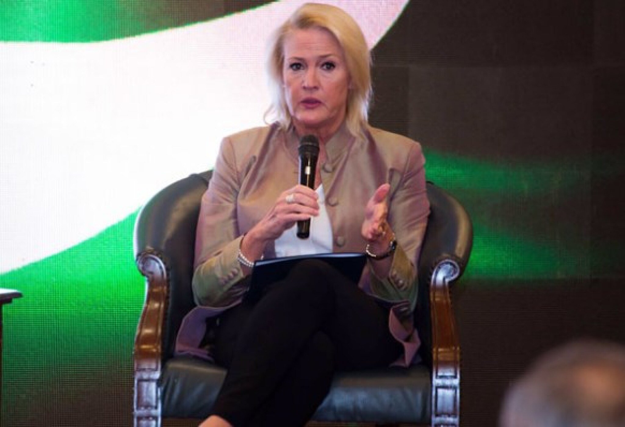 Andzela-Prajs-Ageler-Anjela-Prajs-Arjela