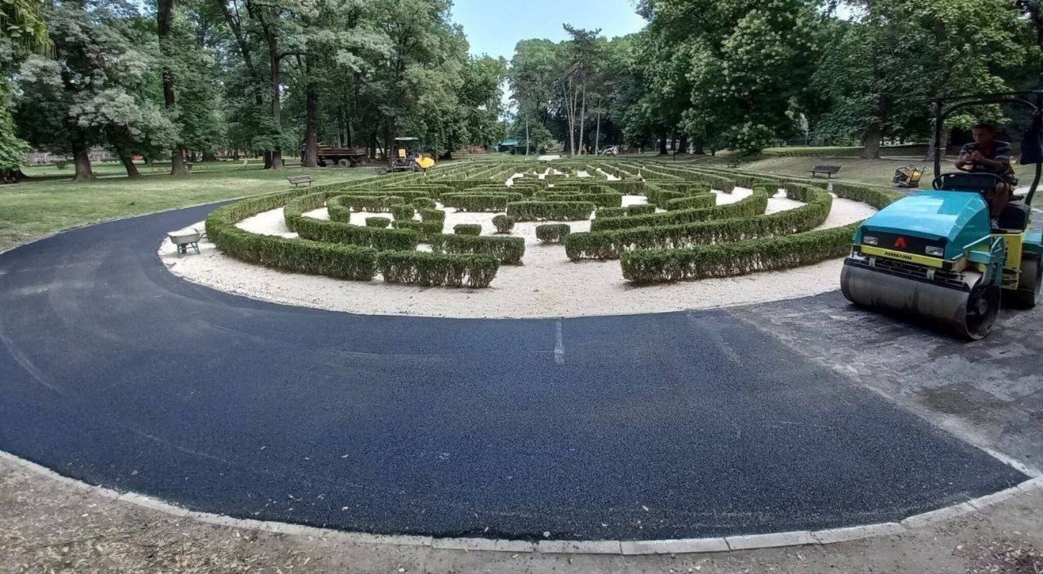 asfalt-na-patekite-vo-park2jpg