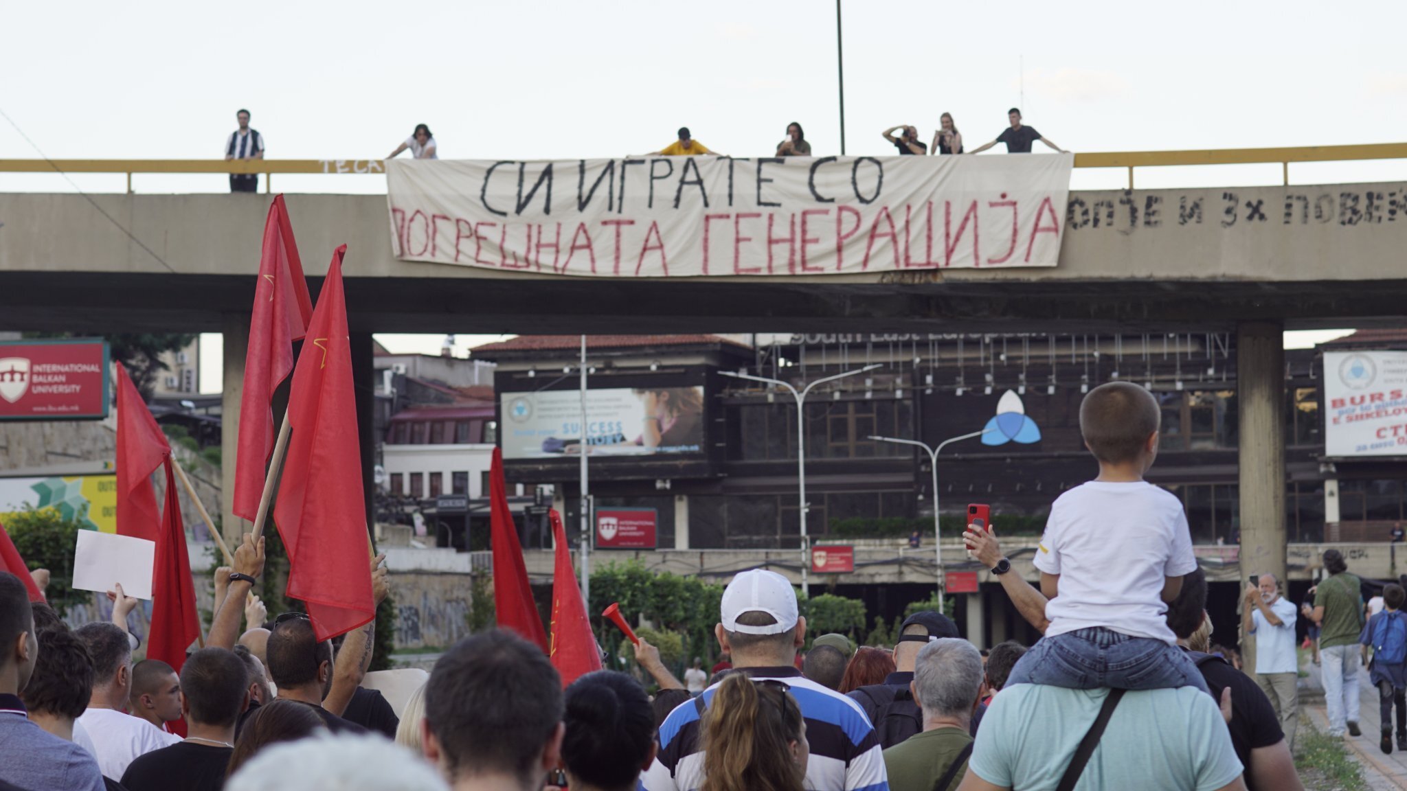 protesti-sobranie-francuski-predlog-543