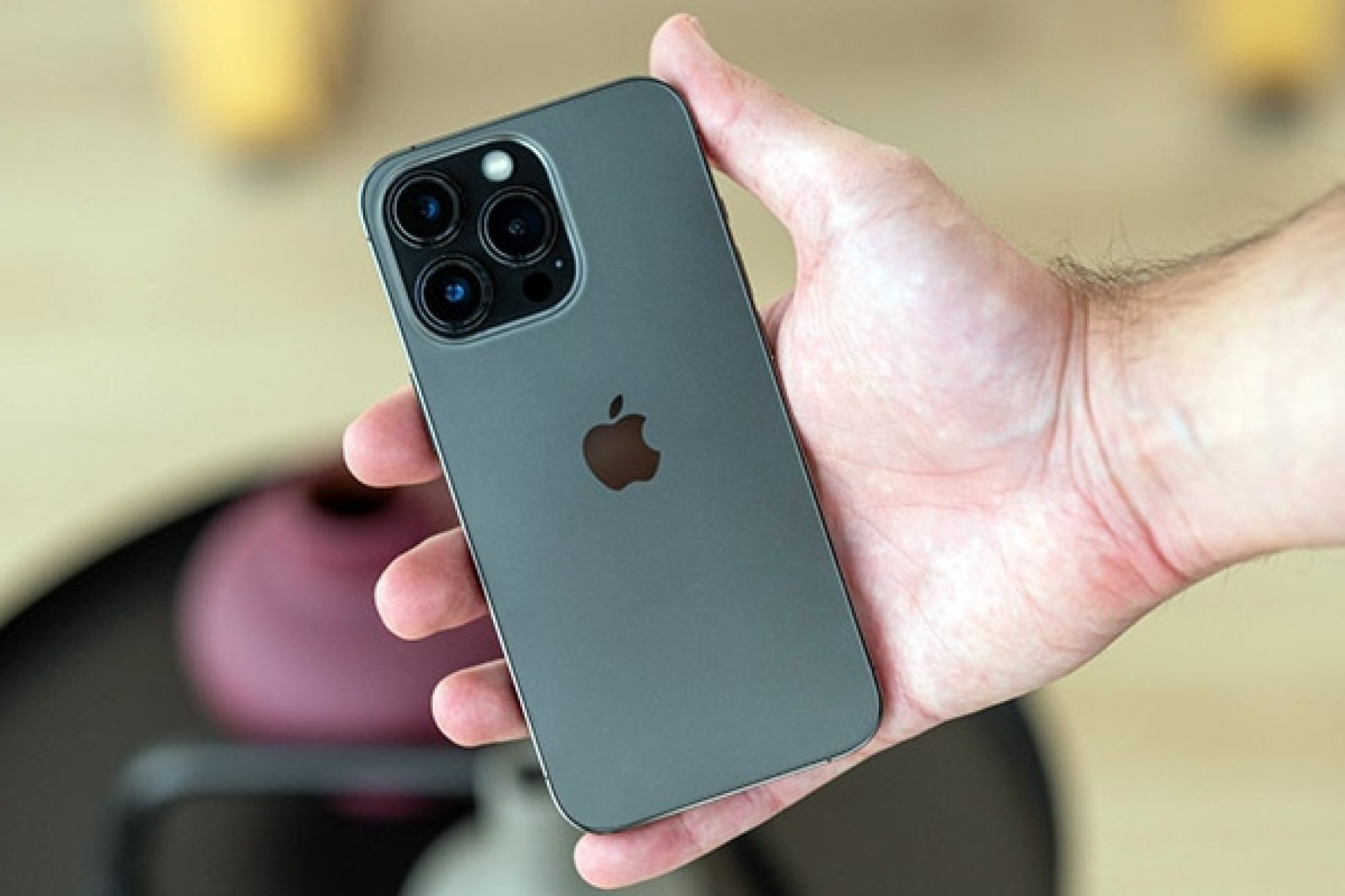 847604461-iphone13pro4ae2c51ca026d7e6458a0a1d214e853e8