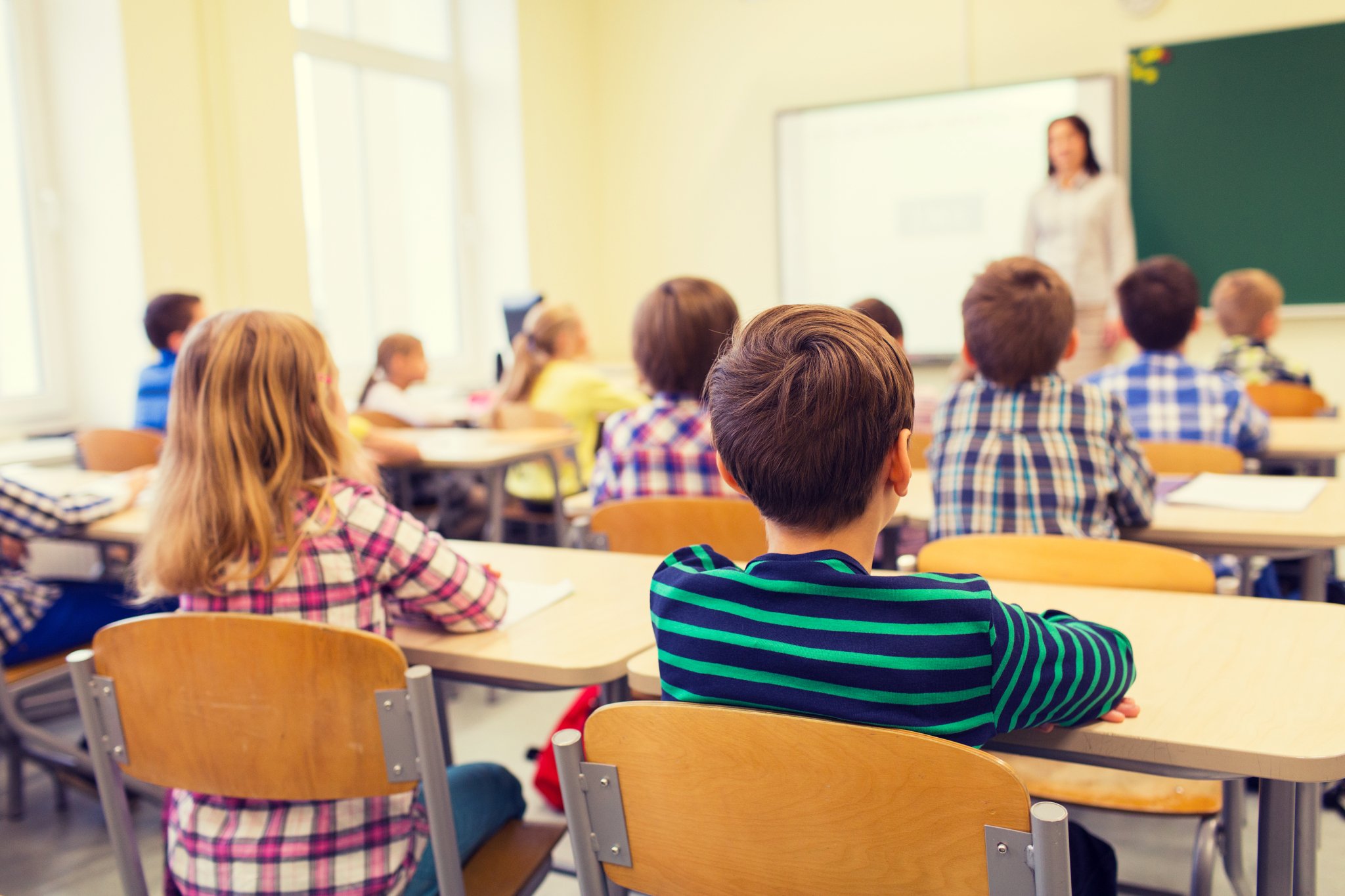 photodune-13648434-group-of-school-kids-and-teacher-in-classroom-l-1