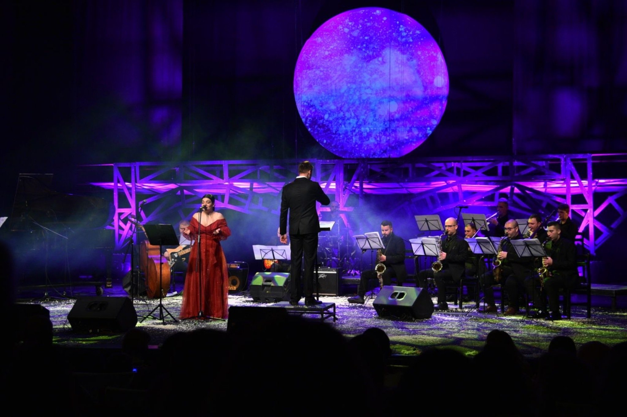 Fly-me-to-the-moon-1