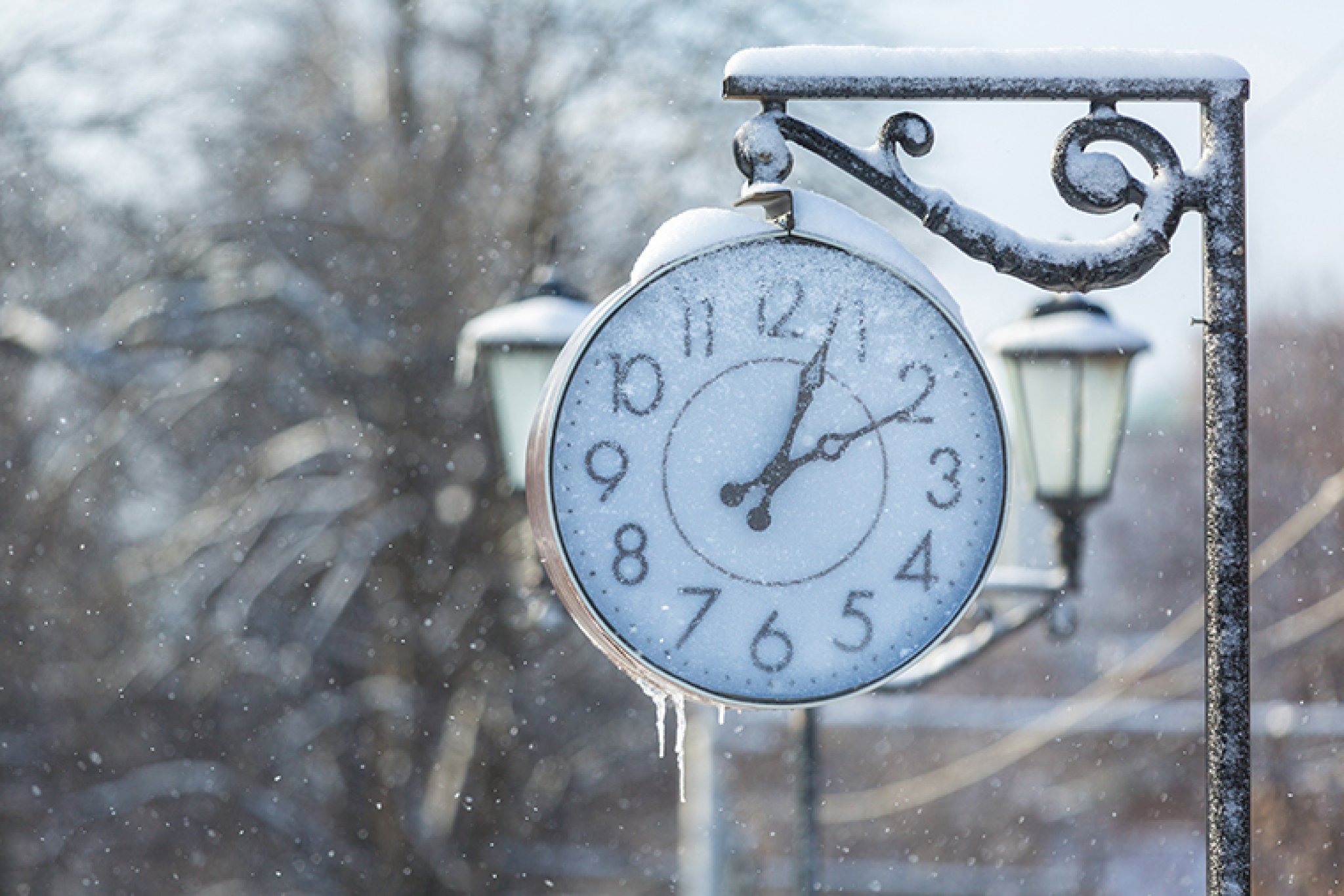 Snowy-Clock_760