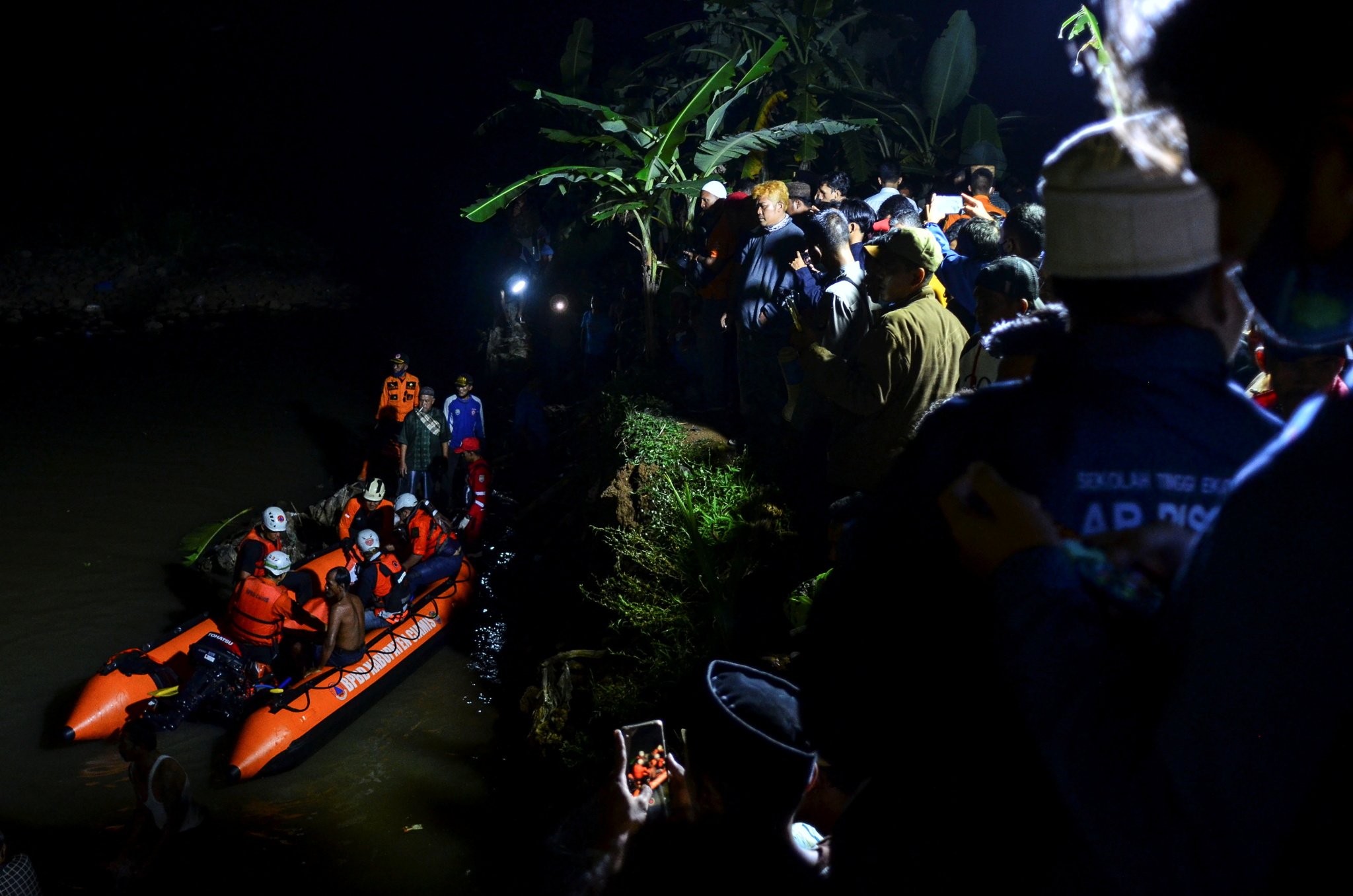 1634368344-2021-10-16T053918Z_455187989_RC2JAQ9G63O6_RTRMADP_3_INDONESIA-DISASTER-1