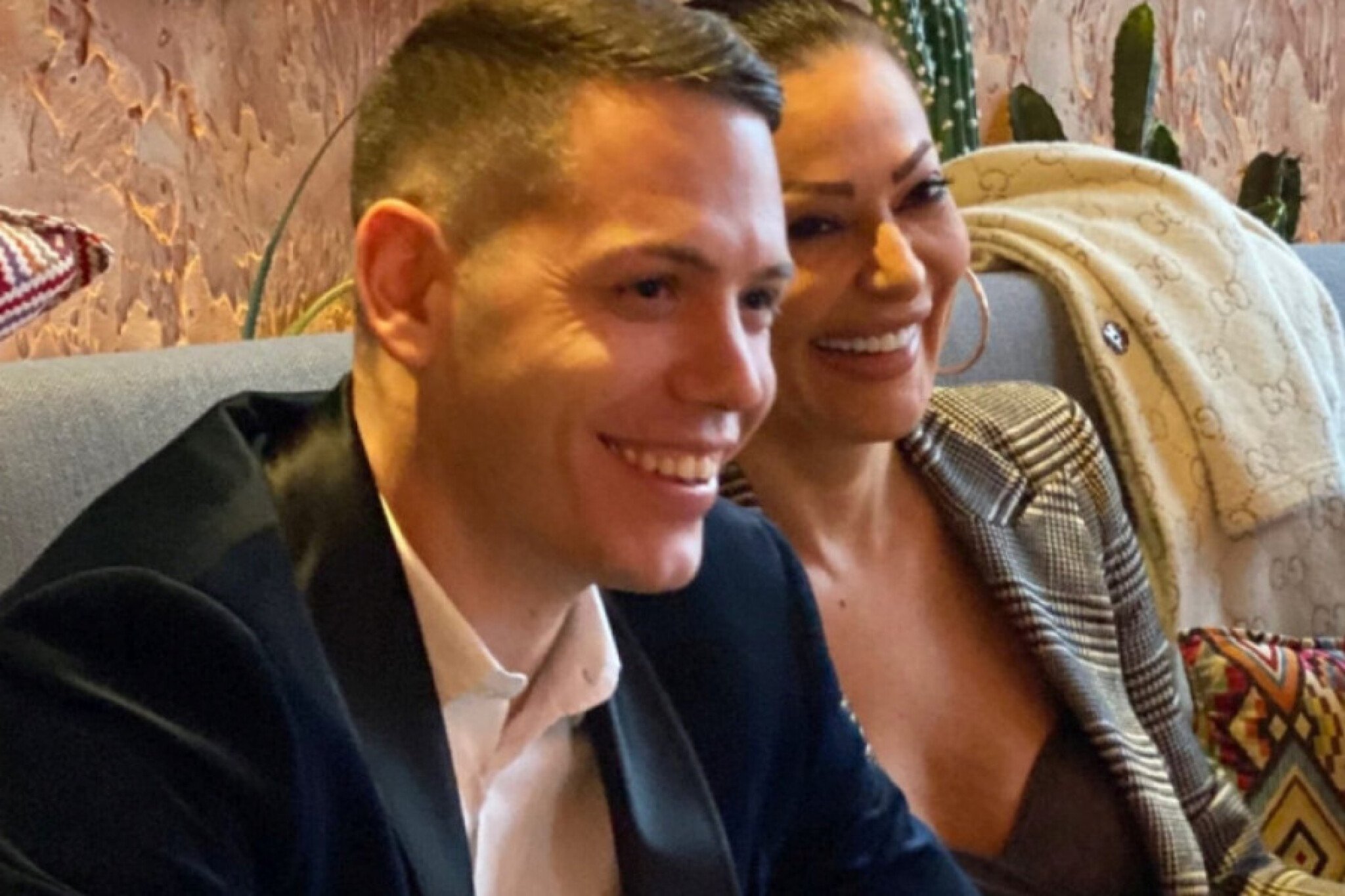 DA253566-FEF9-4AC9-854C-4E3790397CC9