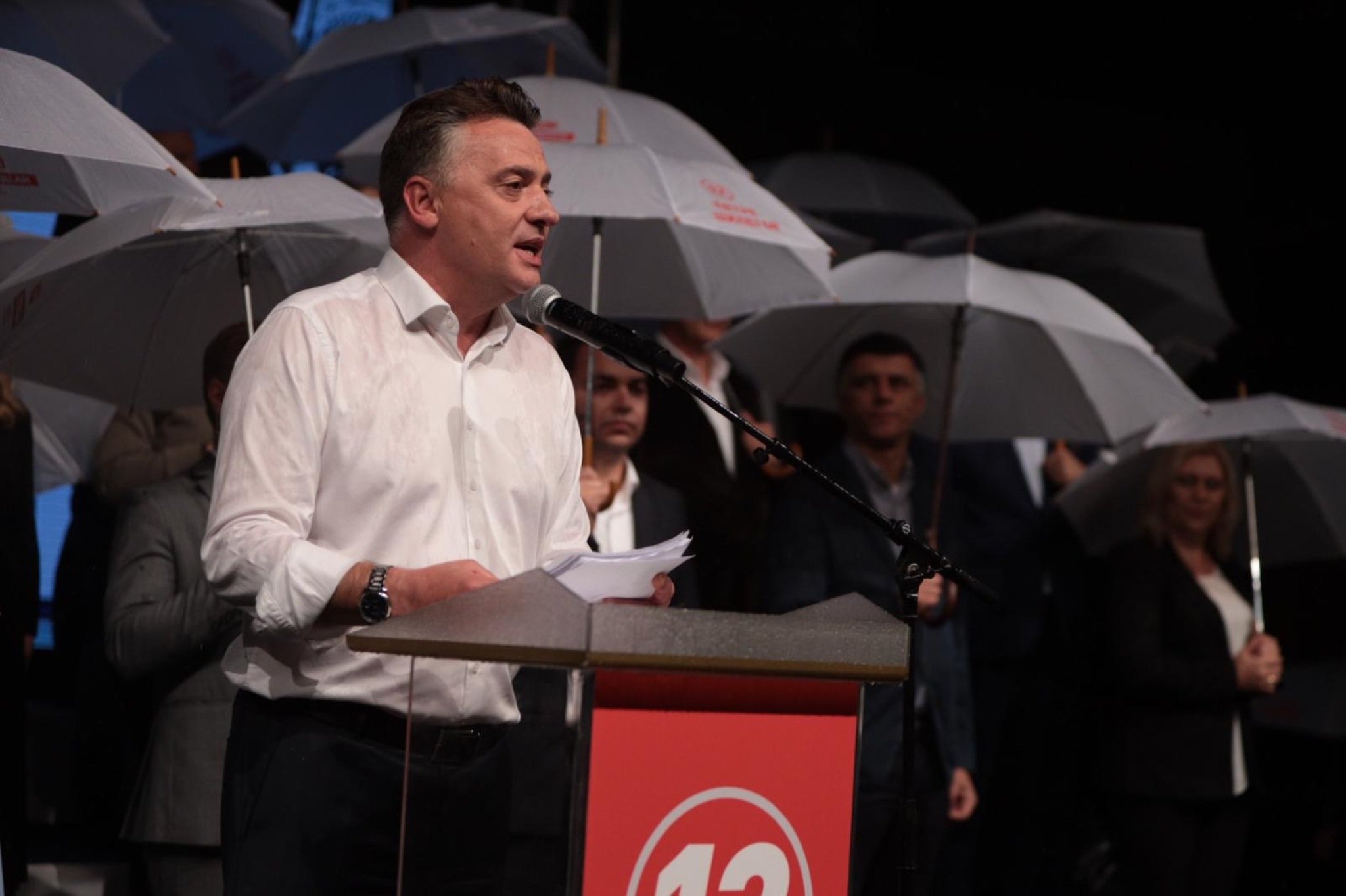 B6FF44BA-C775-40A5-A72C-00F0CA0149FE