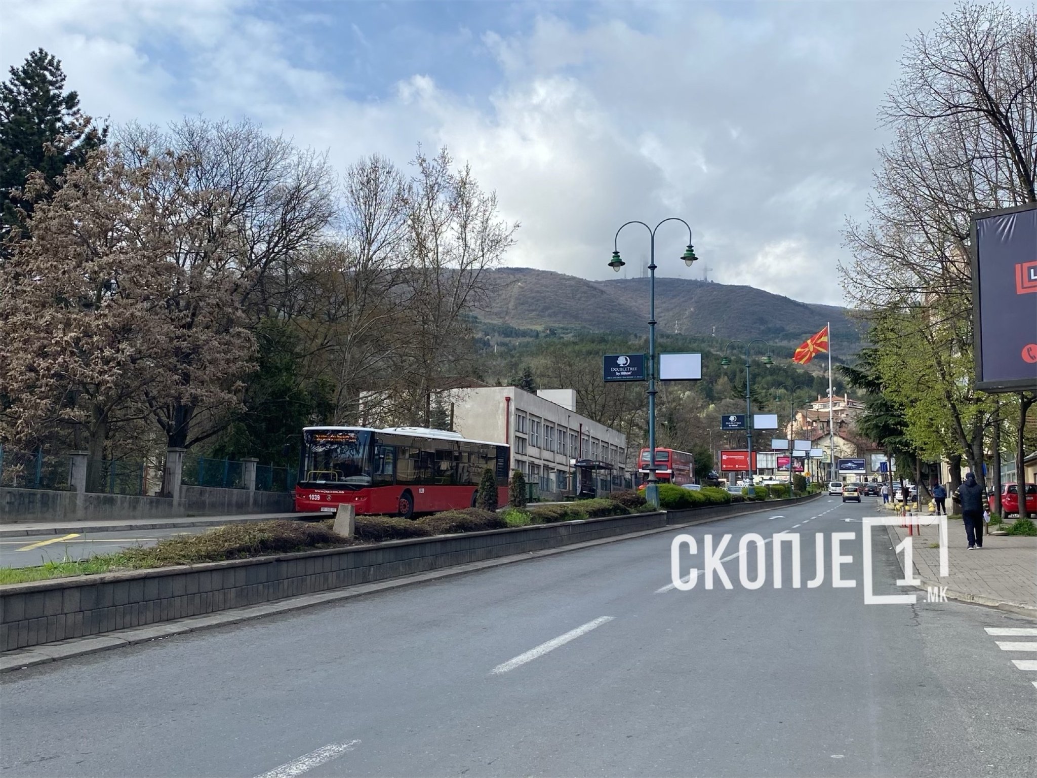 147CE0EF-87F1-43C0-94E1-775193530301