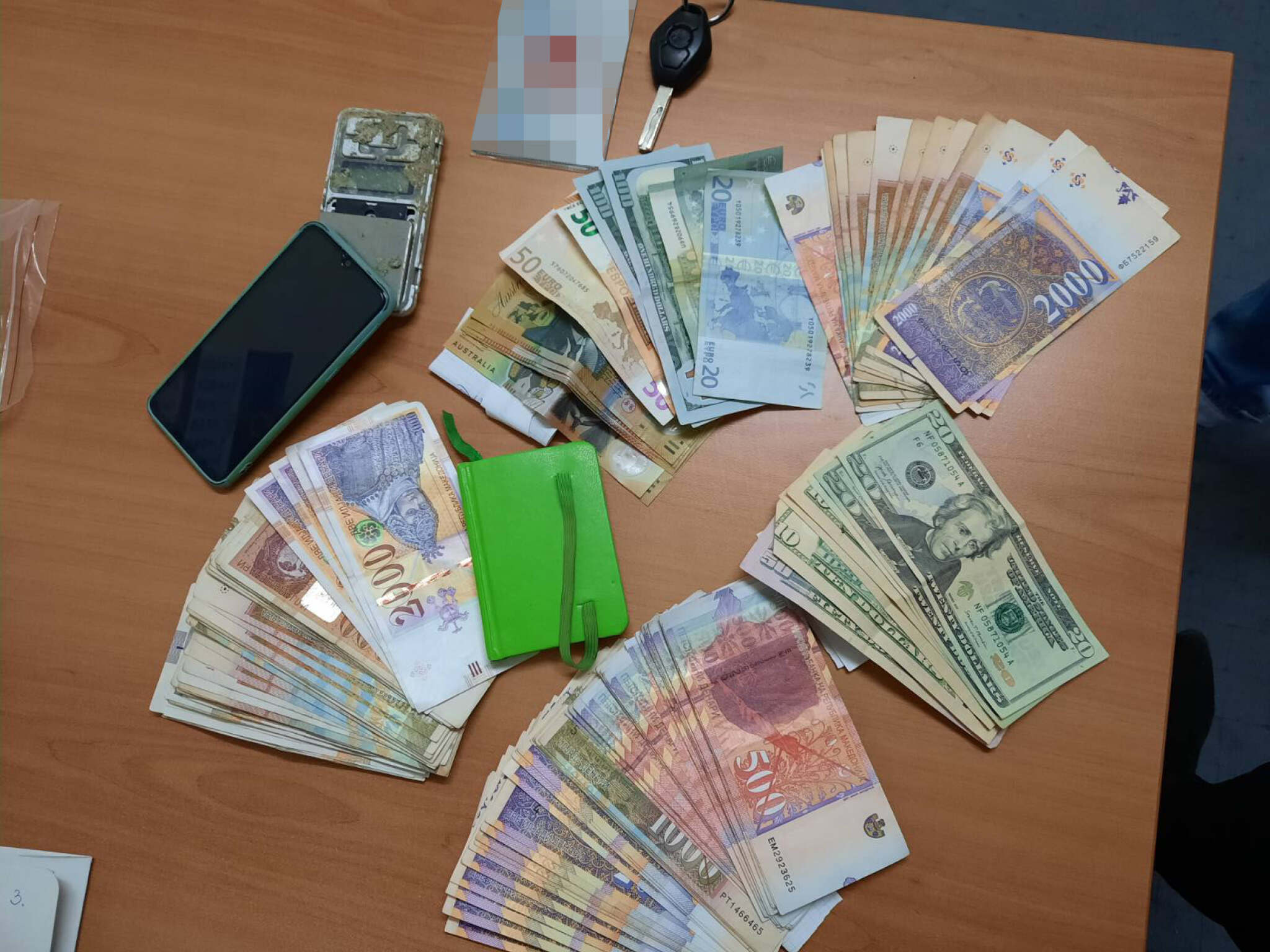 pari-zaplena-evra-denari-mobilen