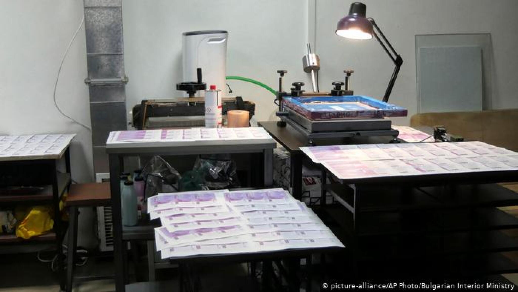 falsifikuvani-banknoti