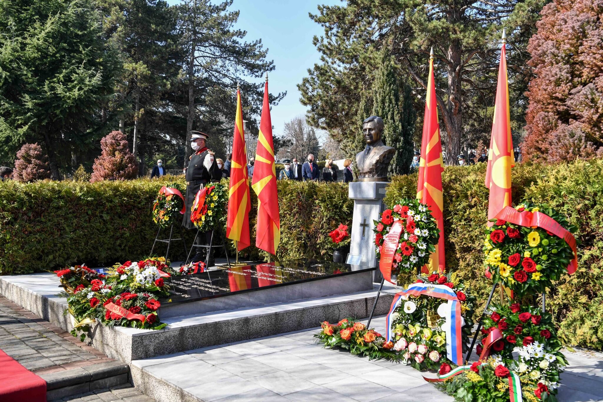 26022021_Vladini-delegacii-na-grobot-na-pretsedatelot-Trajkovski_5