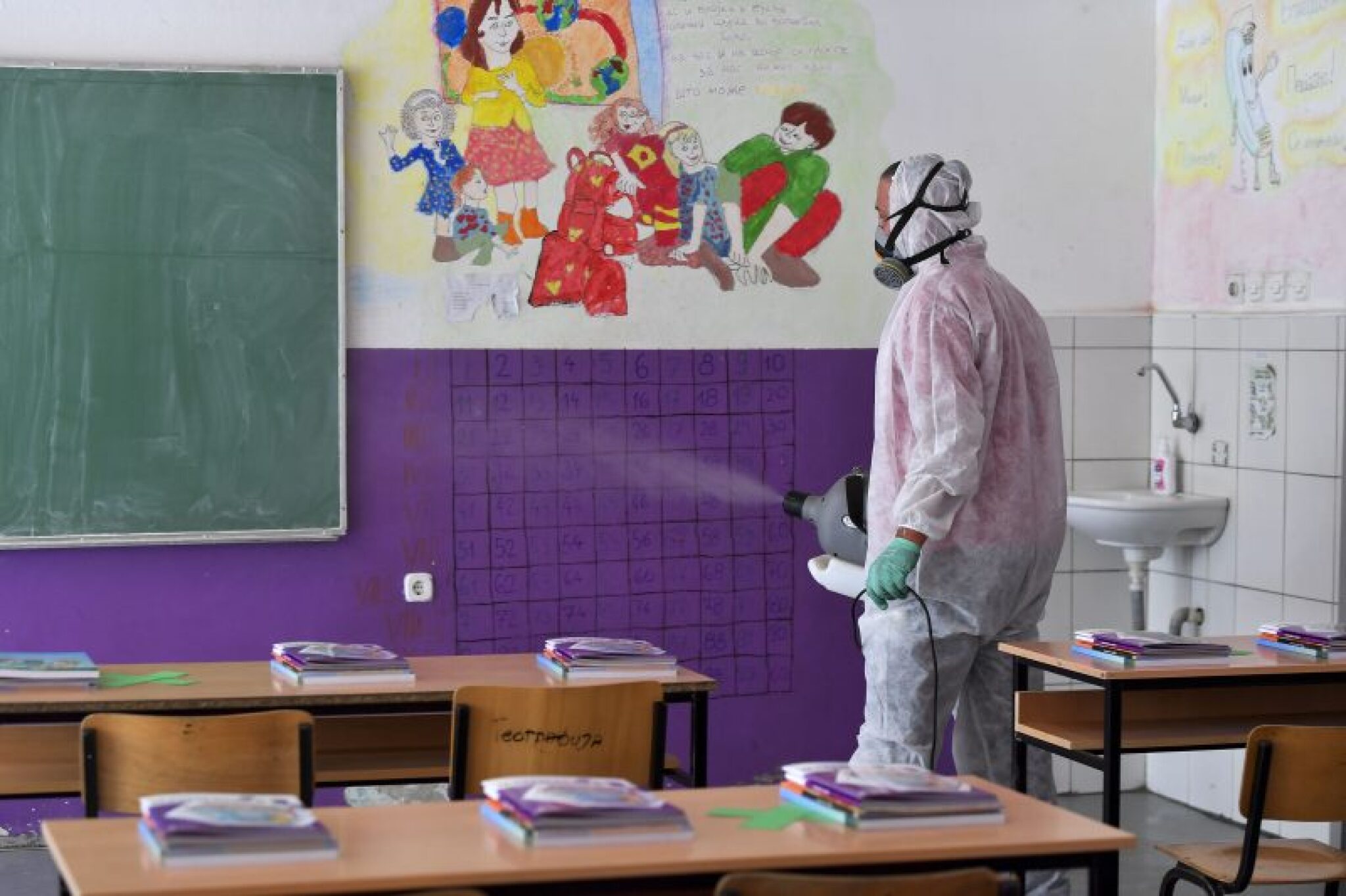 dezinfekcija-vo-skolo-1-800x533