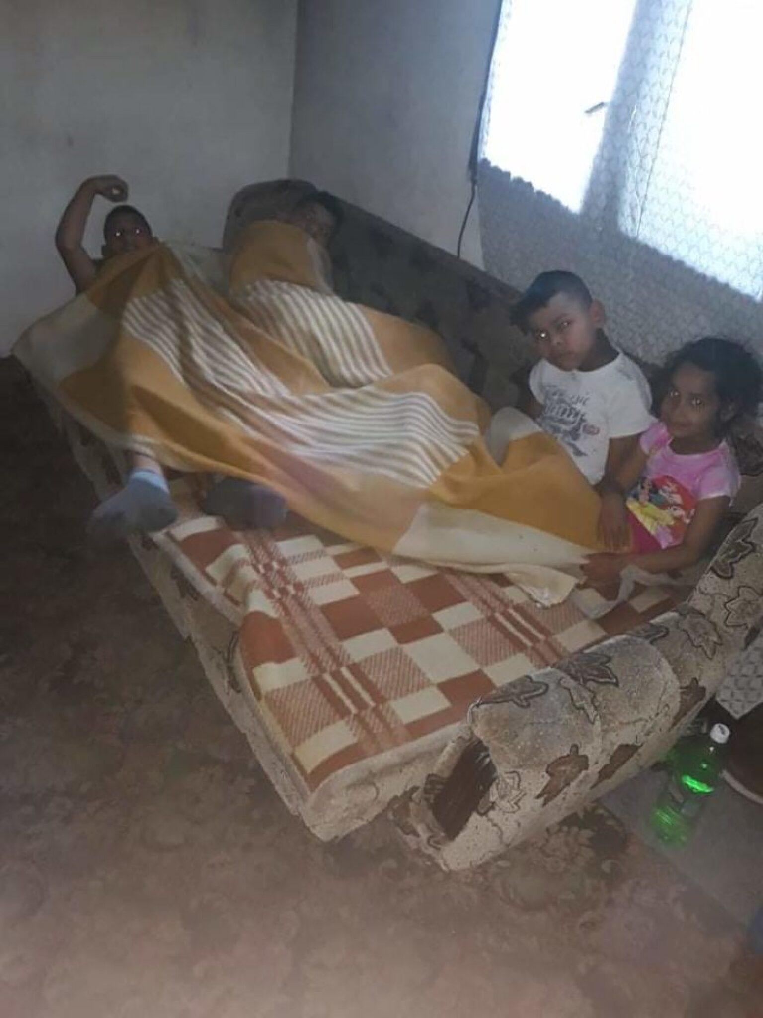 received_588650241790479-696x928