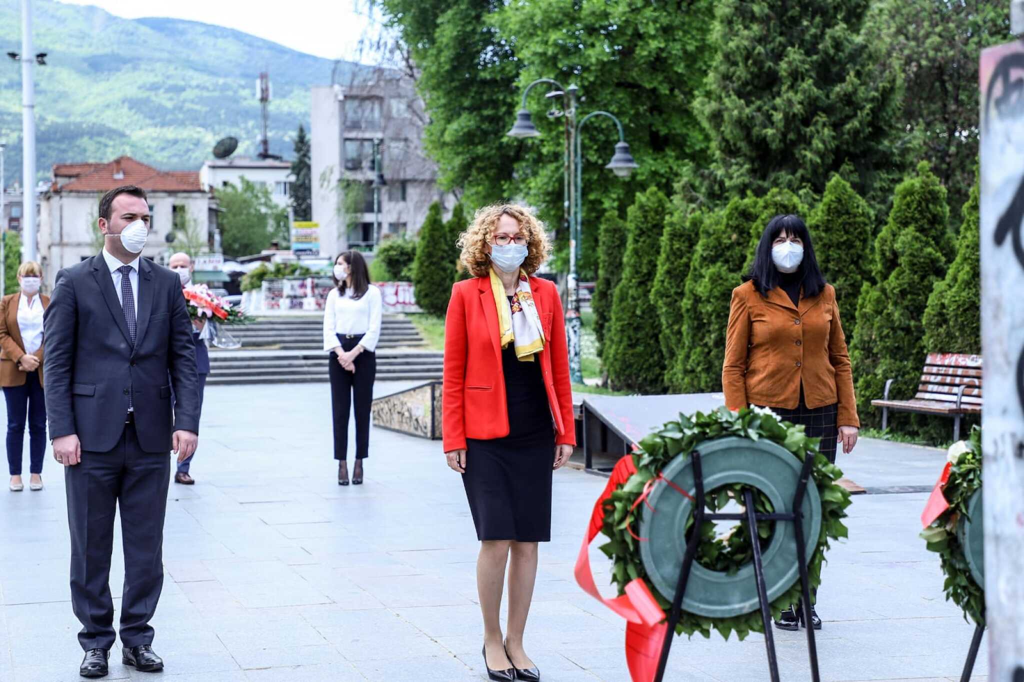 04052020_VRSM_delegacija_polozuvanje_cvekje_Goce_Delcev-2