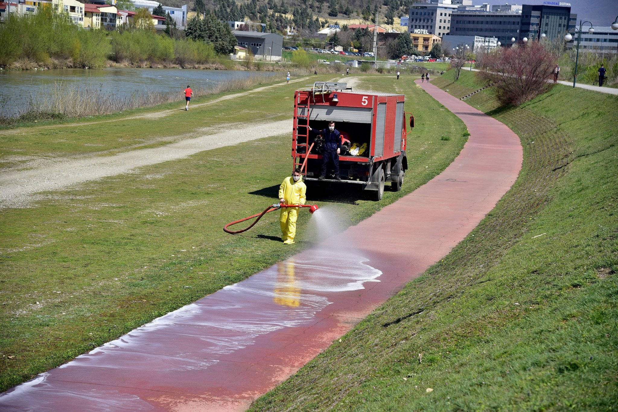 08.04.2020-dezinfeckija-javni-povrsini-1