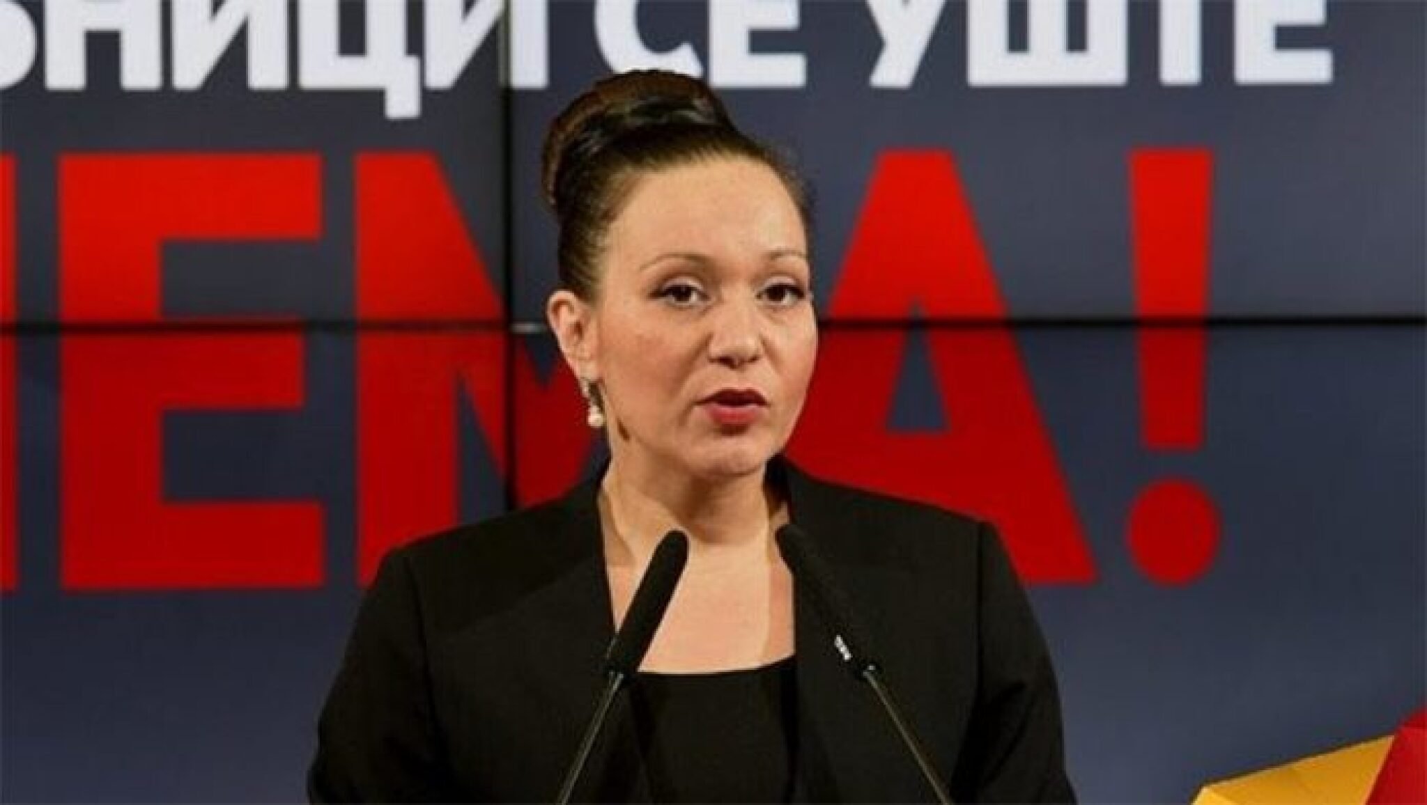 013DF9C3-C2D5-40A1-BB2D-9771D7A5C181