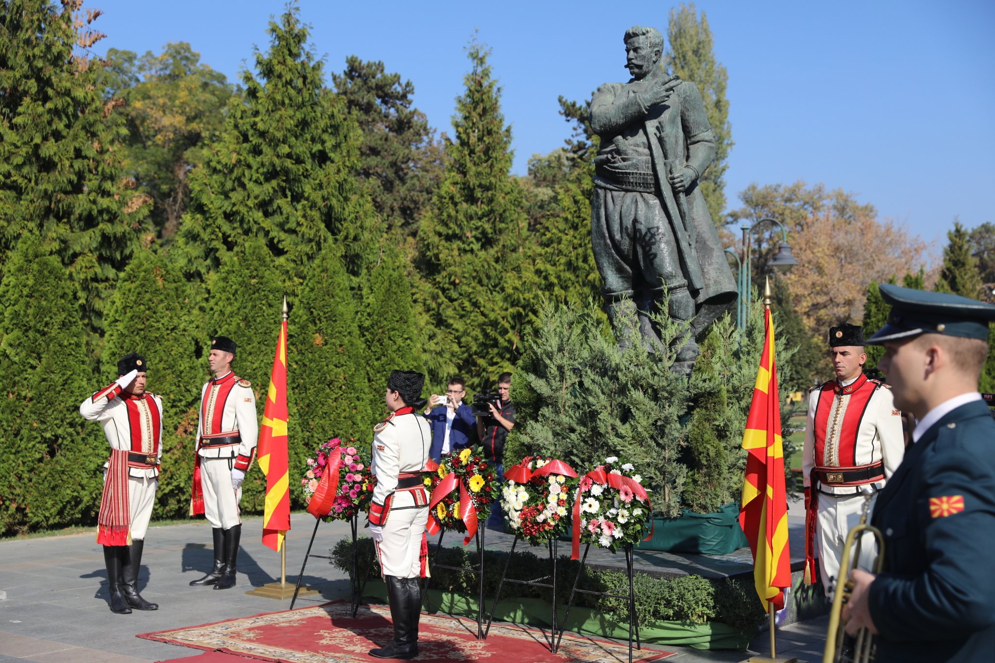 23102019_VRSM_svezo_cvekje_spomenikot_Goce_Delcev_5