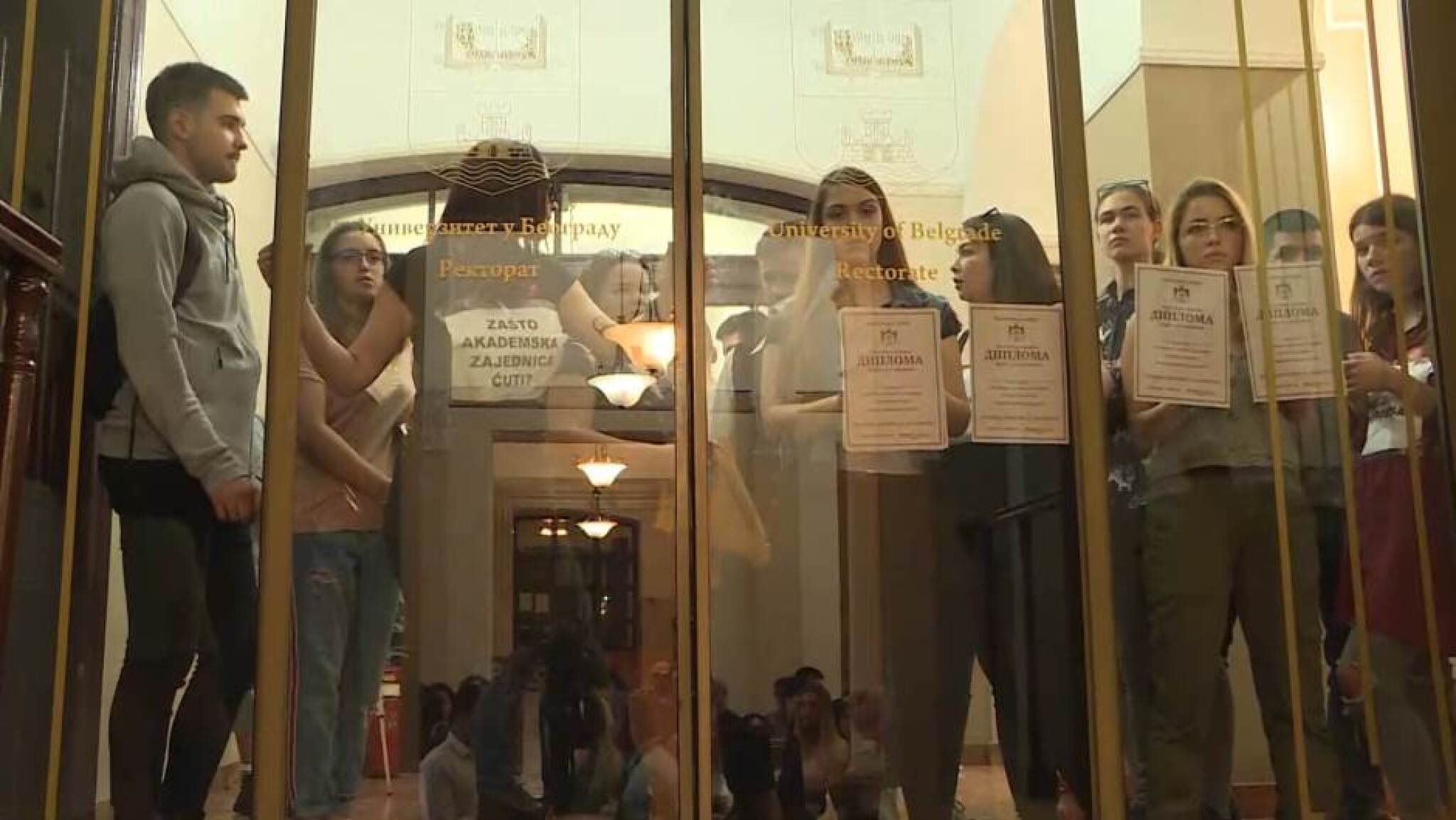 rektorat-protest-1-od-5-miliona-univerzitet-blokada-rektorata-6-