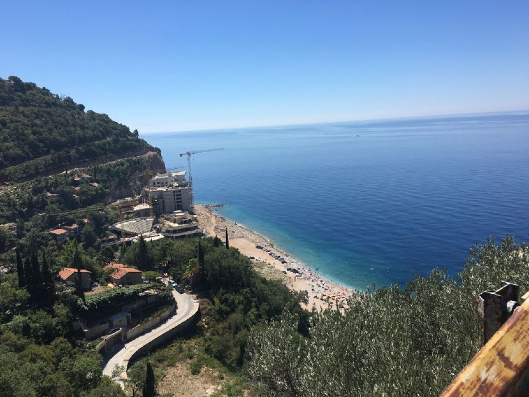 HDevgnkNxU-sokriena-plaza-vo-crna-gora-koja-izgleda-kako-da-ste-na-karibite