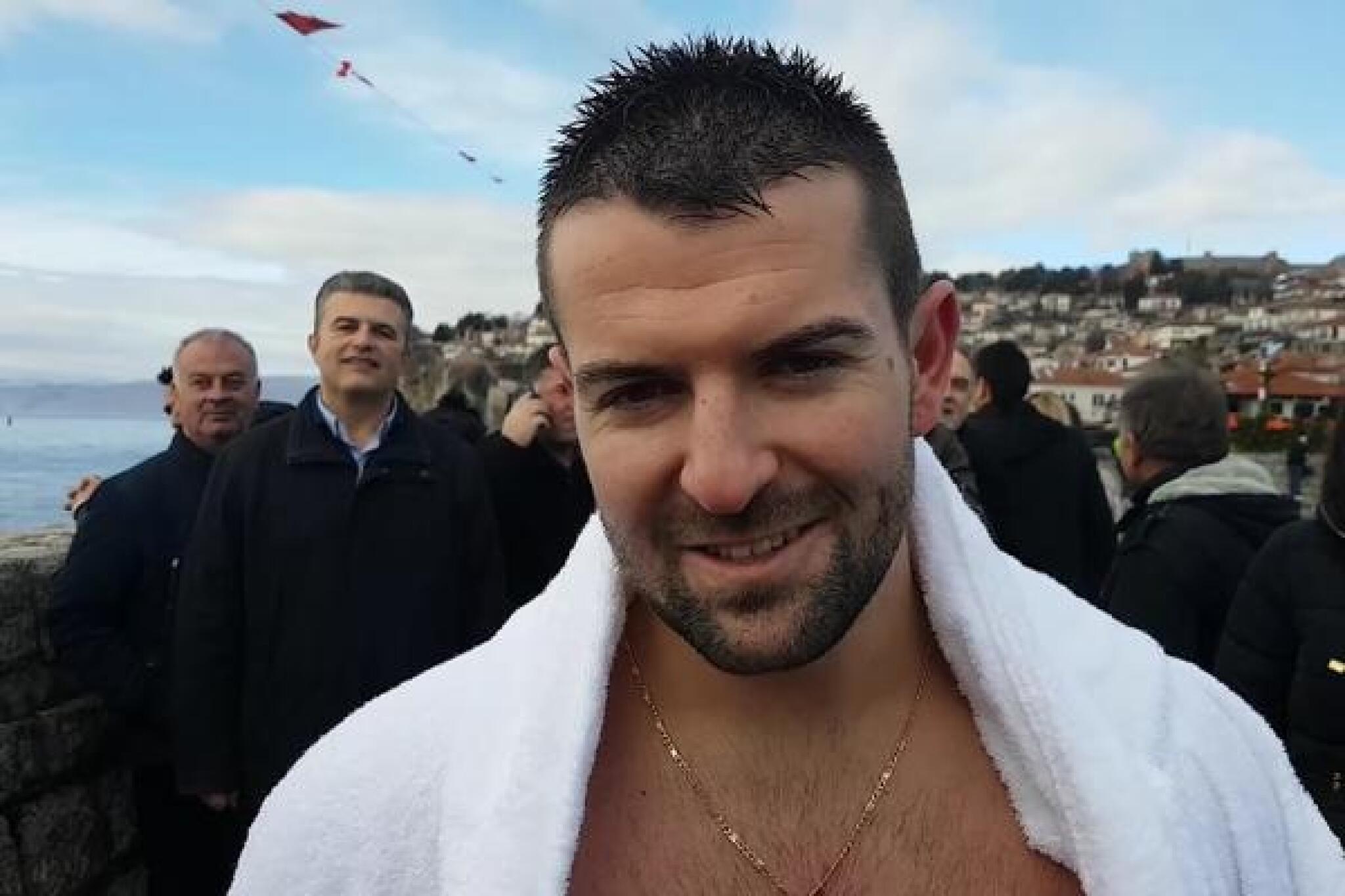 32A84F4C-3C71-417B-AA8B-1FADD61721E1