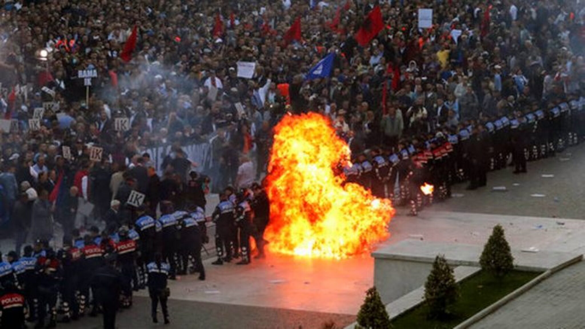 Albania_Protest_79913-777x437