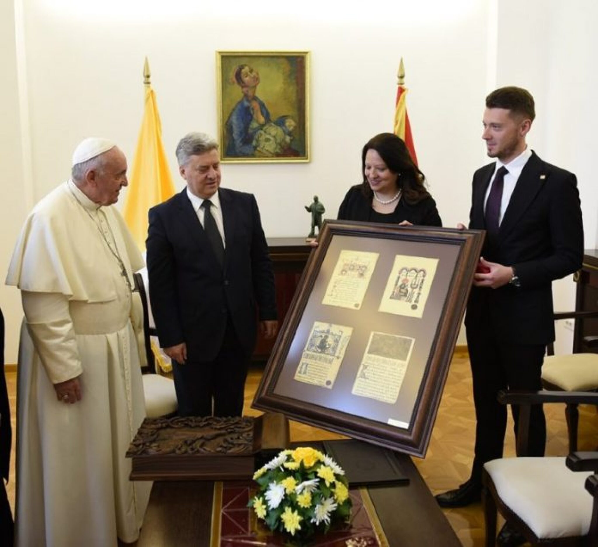 59906726_10156420778226158_1365236310872162304_n-768x702-696x636