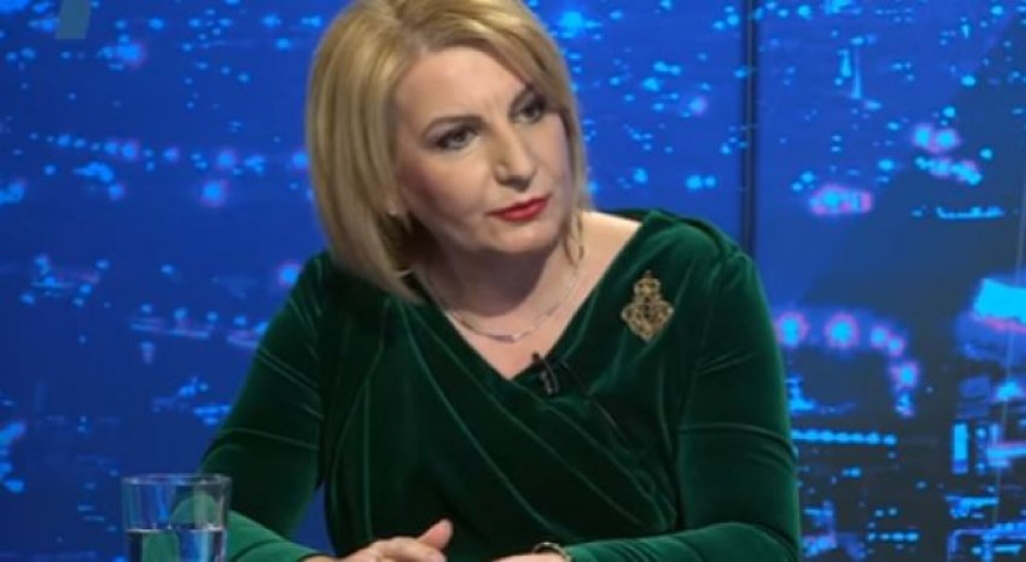 auto_teuta-arifi_1507805030-34107451507806751