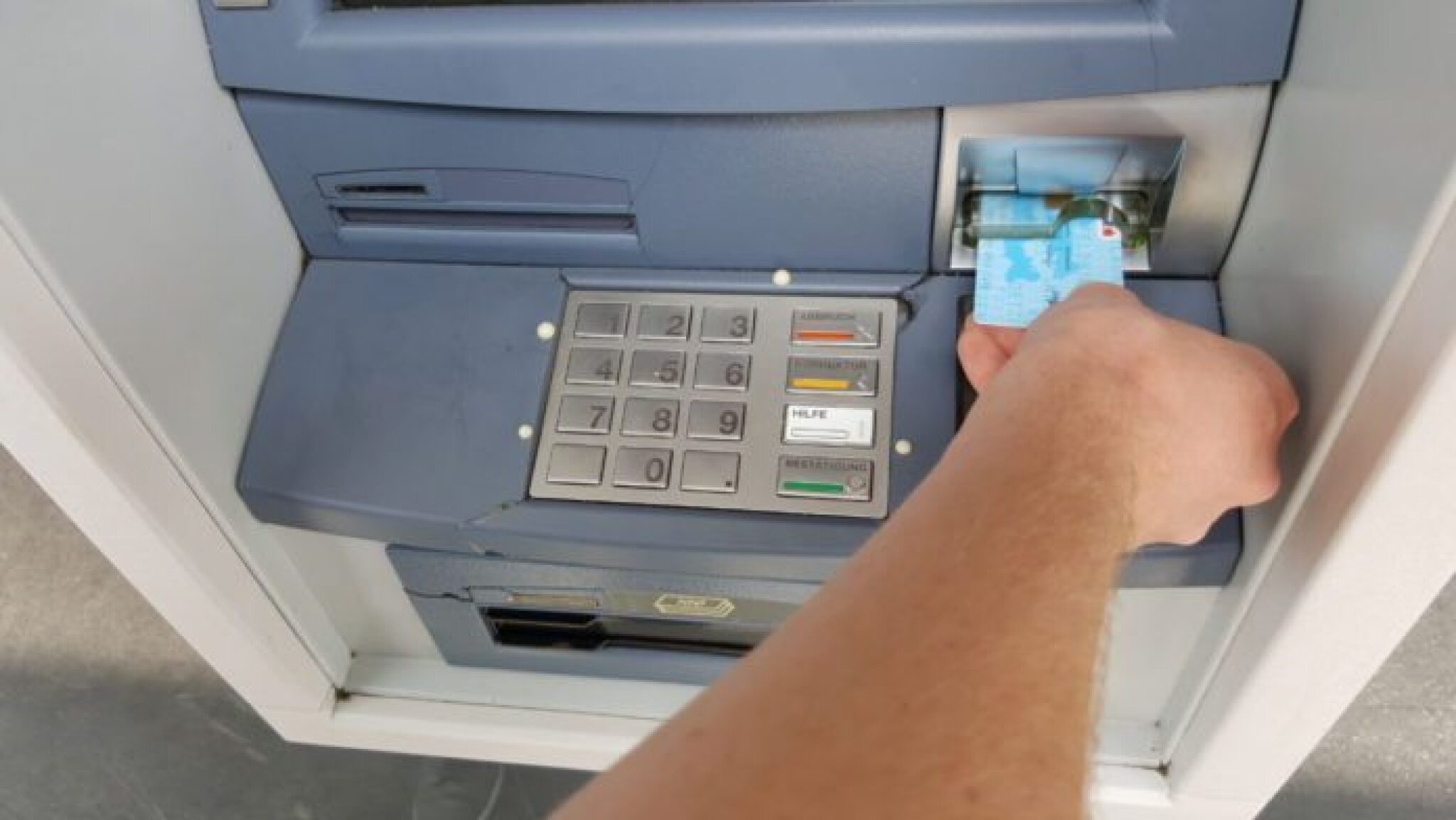 bankomat-12
