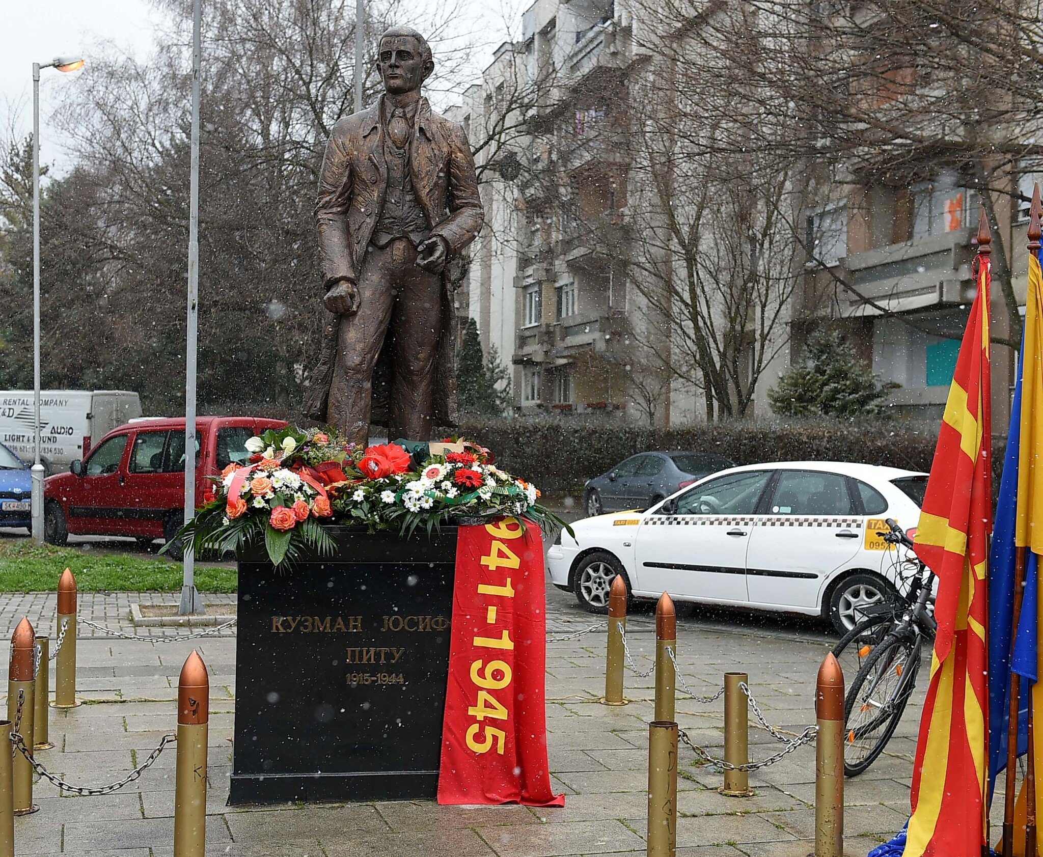 Polozuvanje-cveke-Kuzman-Josifovski-Pitu-4