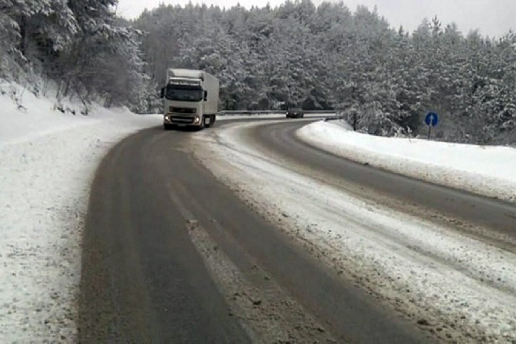 UGTPZ-pat-sneg-kamion