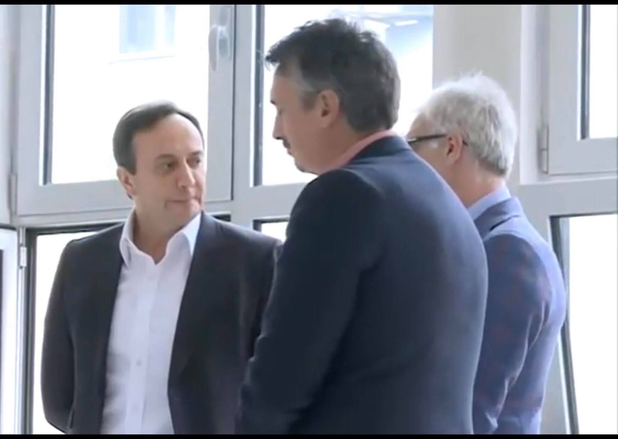 46503853_1986078985022829_2959607408999006208_n