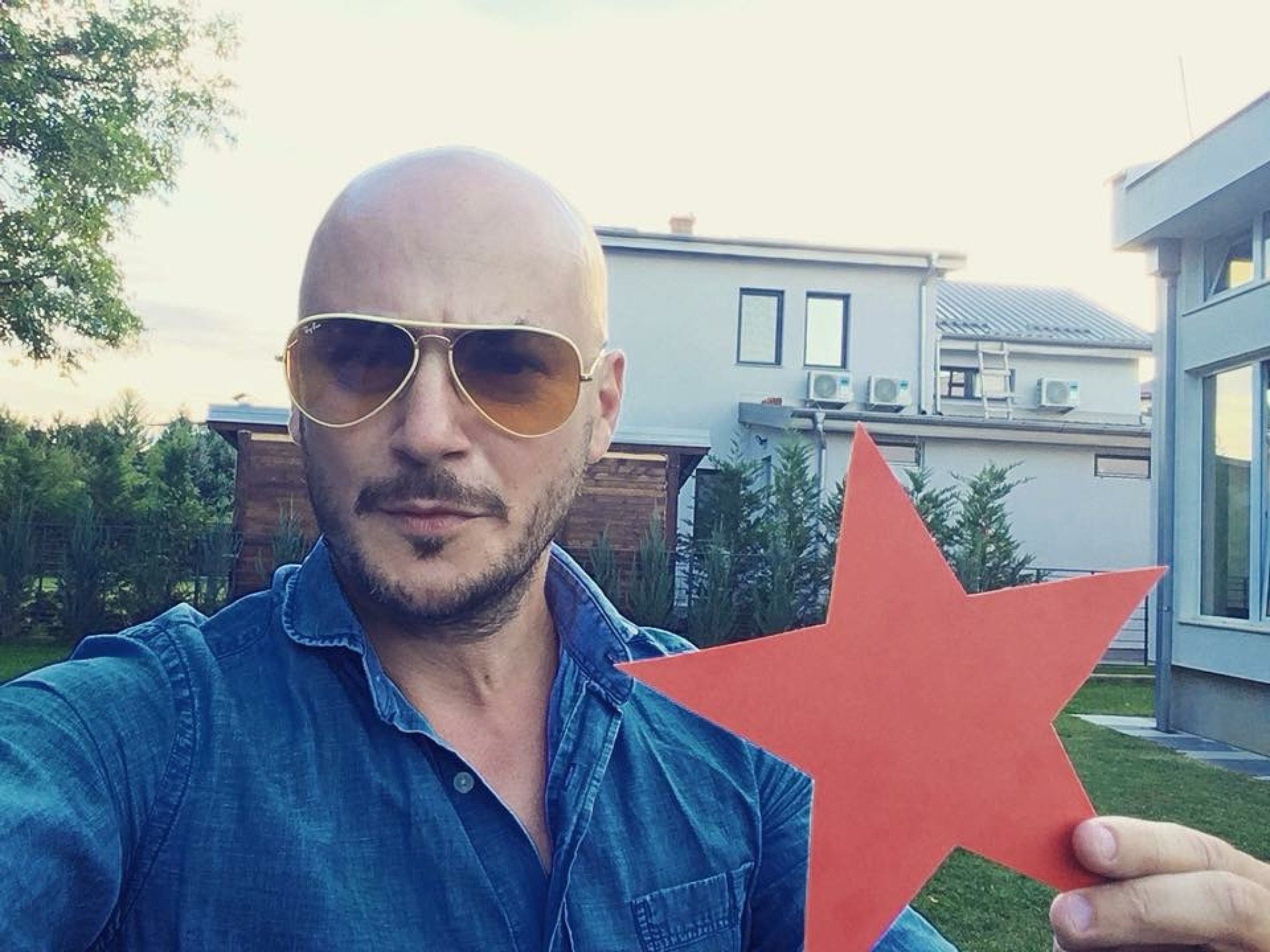 9B8A907B-1E41-4577-9576-7EC6803C5E40