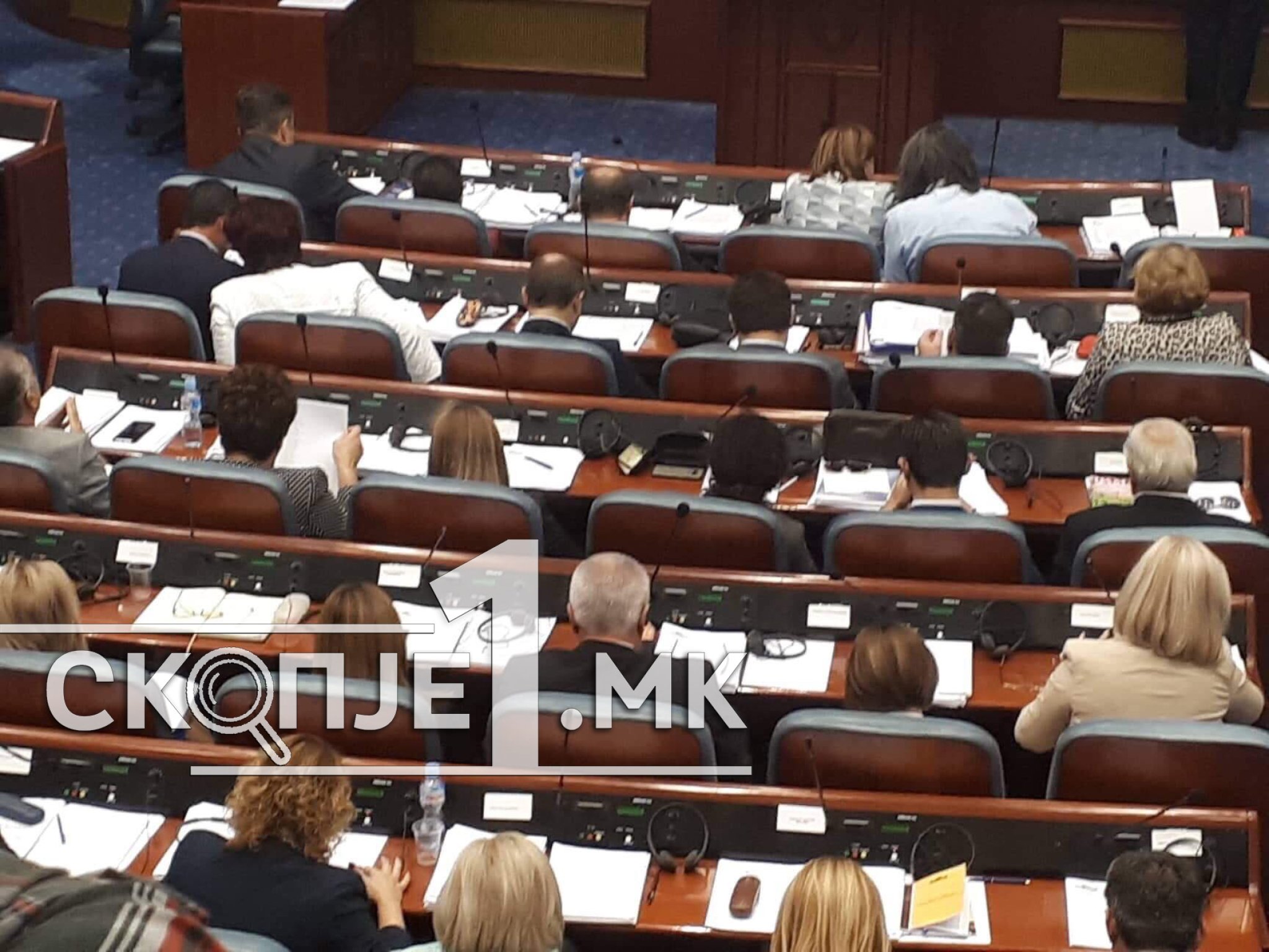 44126870_256200411763917_670987317426520064_n