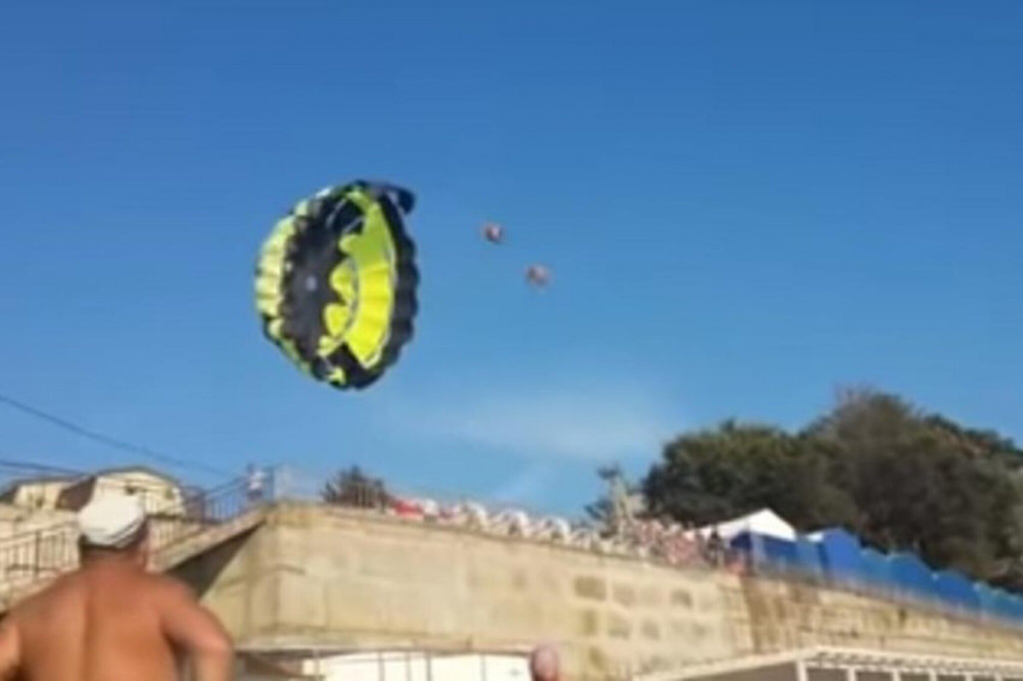 toTlZ-padobran-rusija-letuvaliste