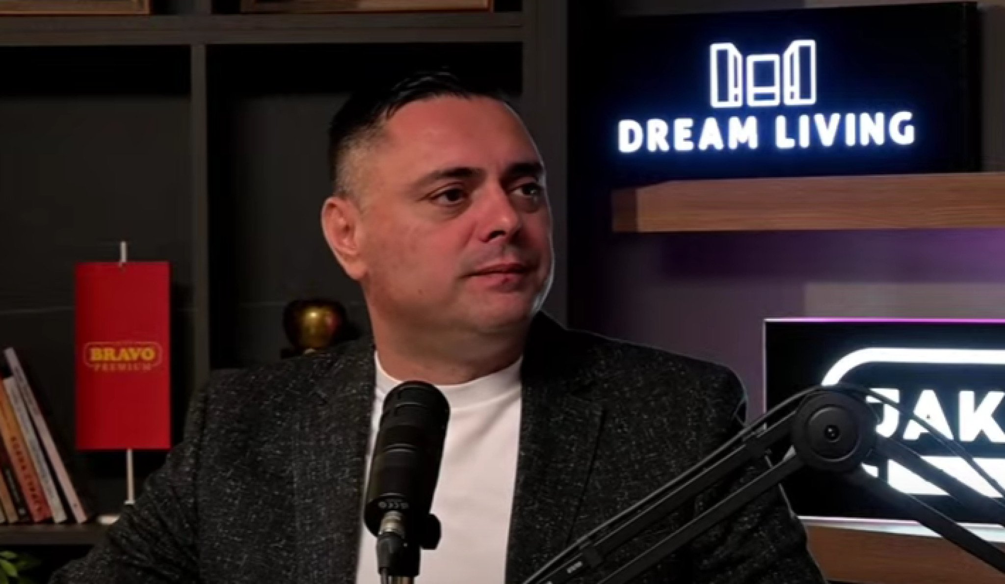 media-libraryvgor12uov2j54rVjFhJ