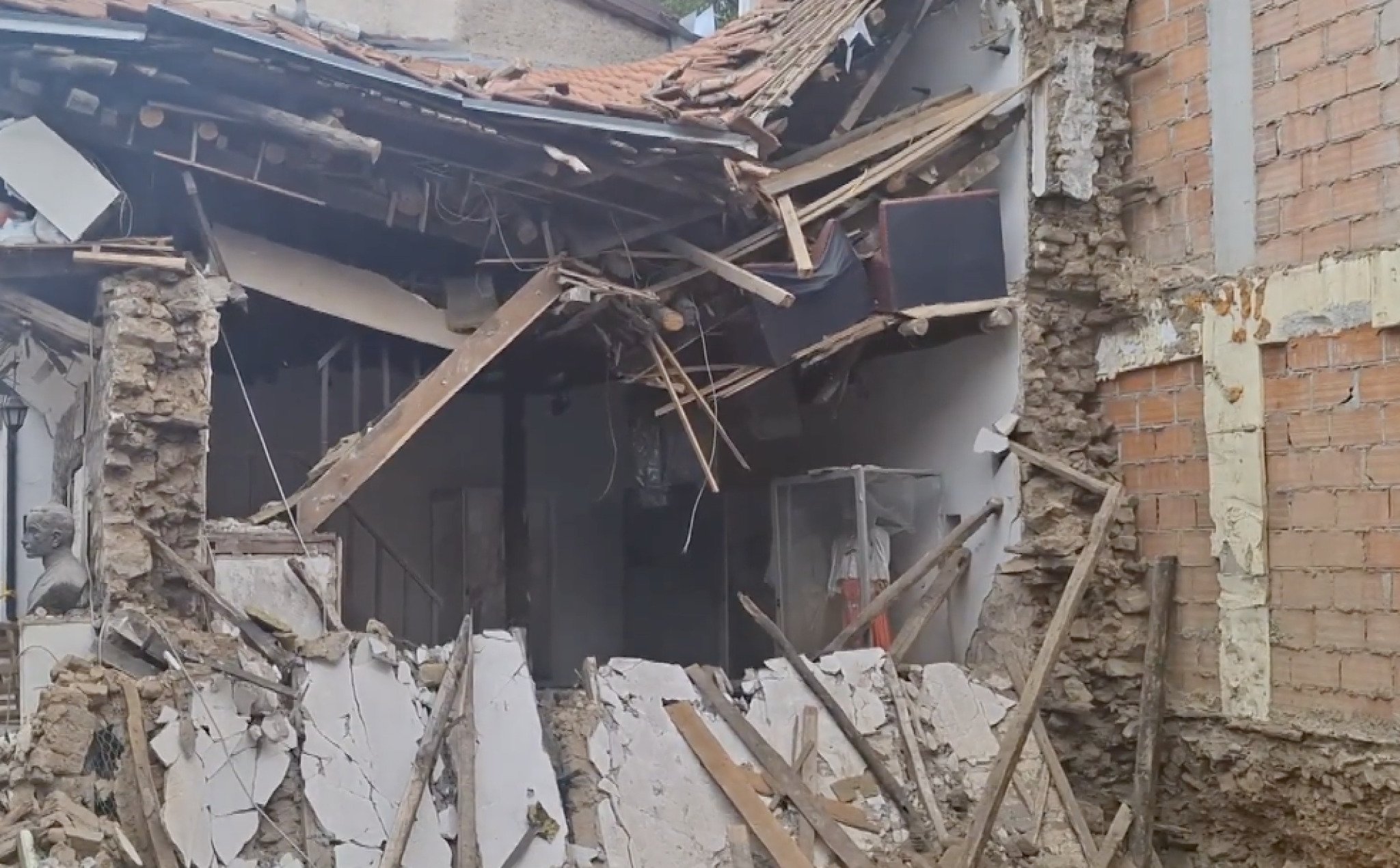 media-libraryi8lit5qnja3cbQccKNn