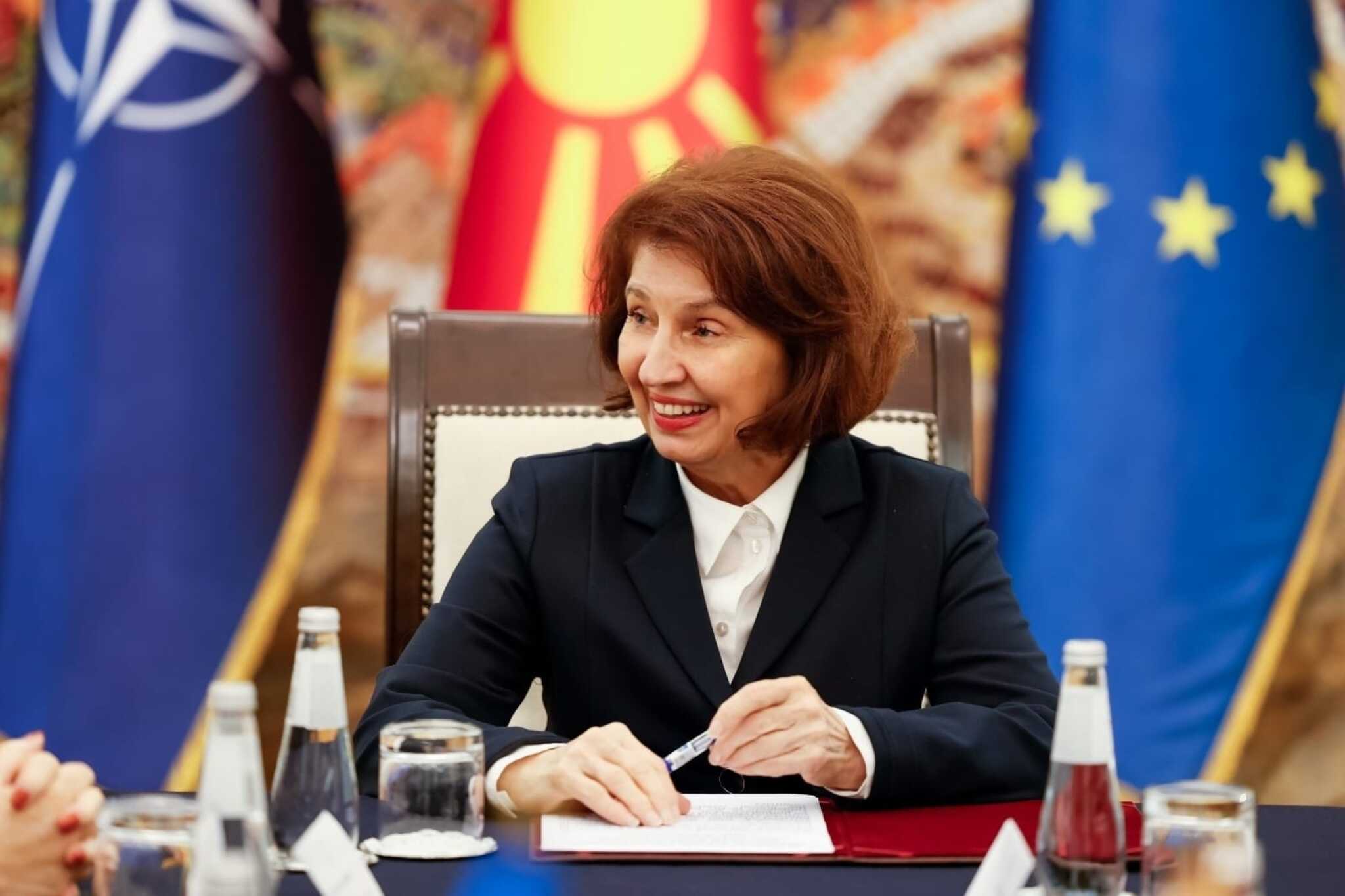 media-library9i2n1rnuh7v646ATRrs