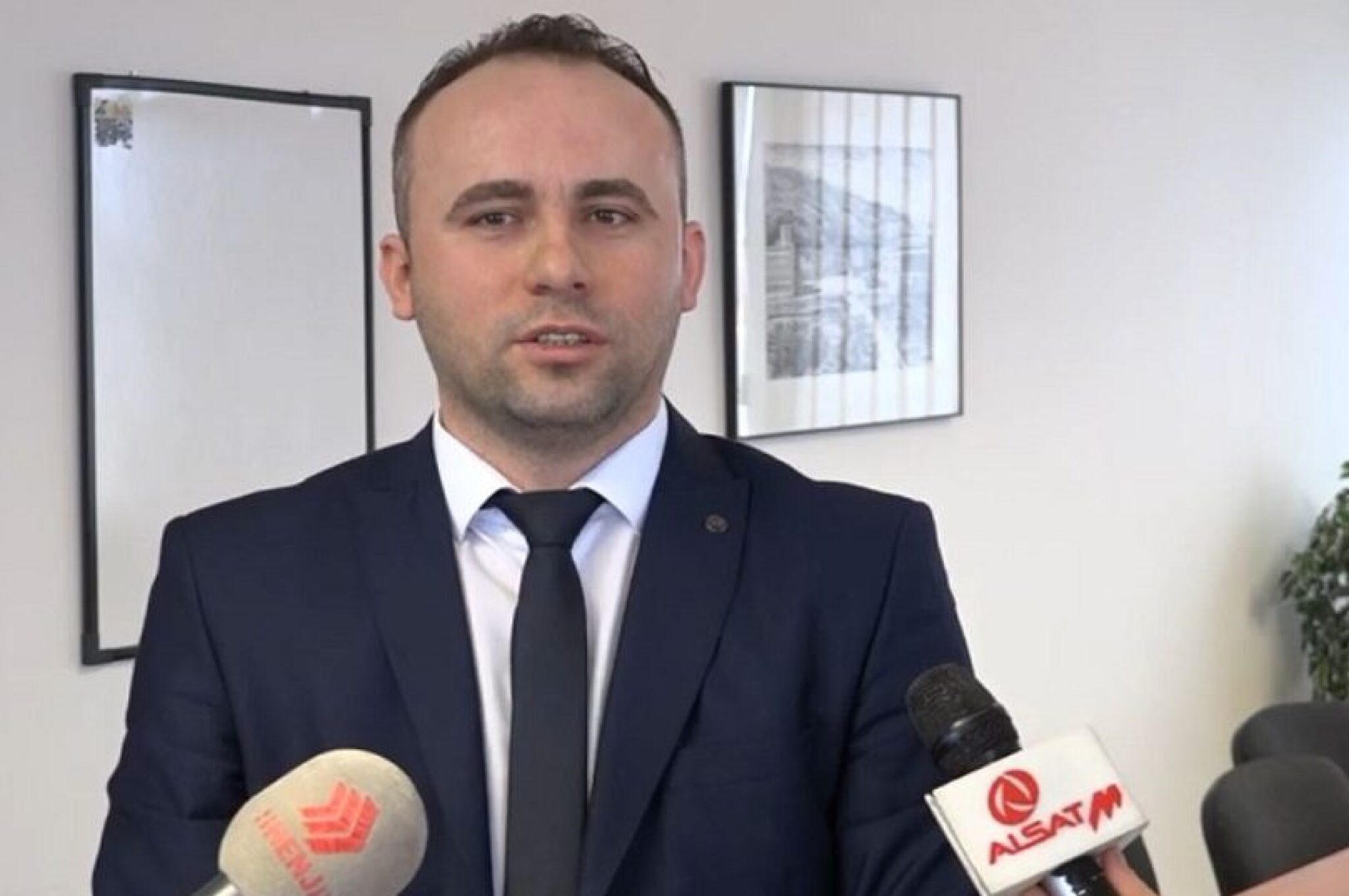 media-library55pa1pgudiln2ipupBI