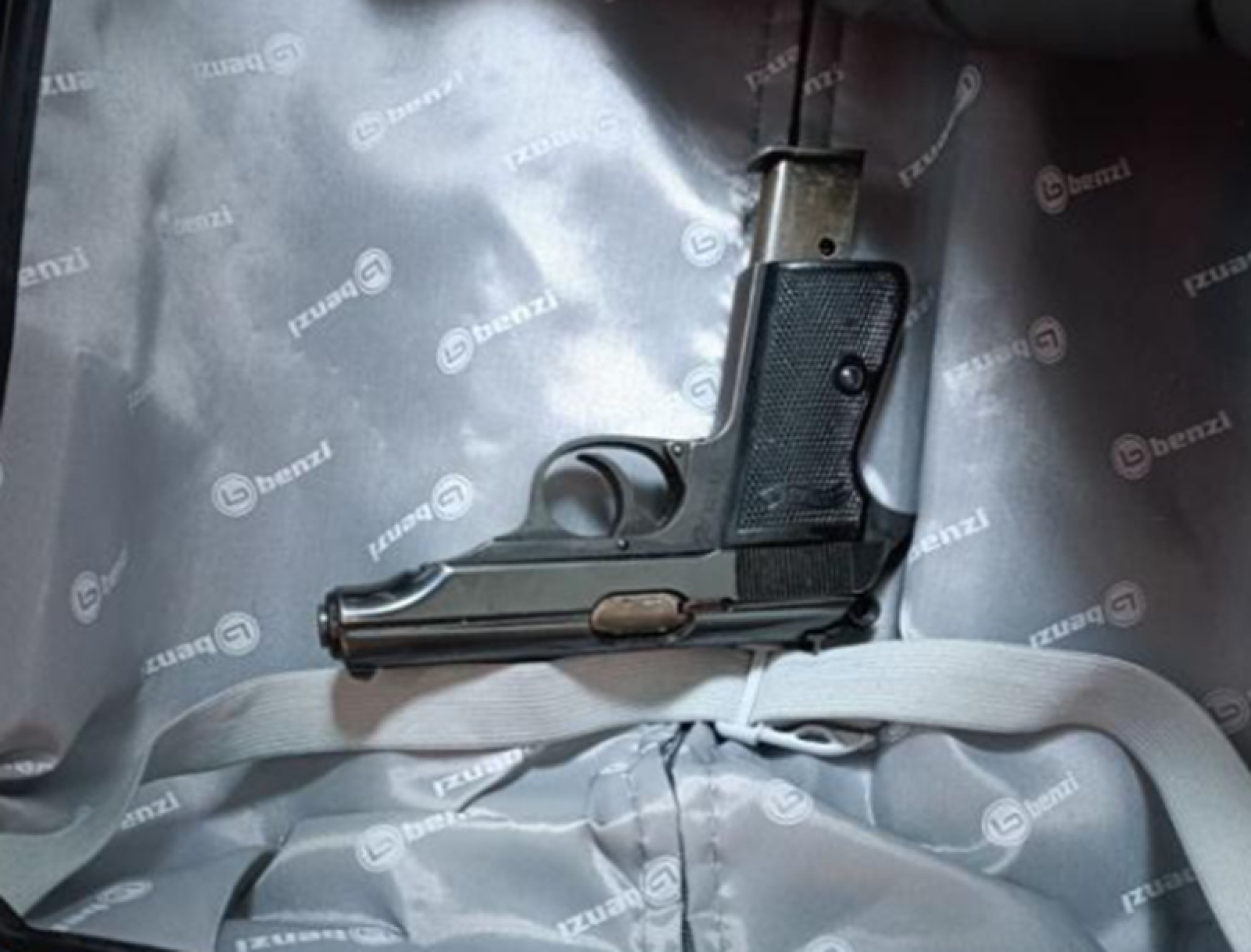 media-library51uio8fertf68z9Yxrn