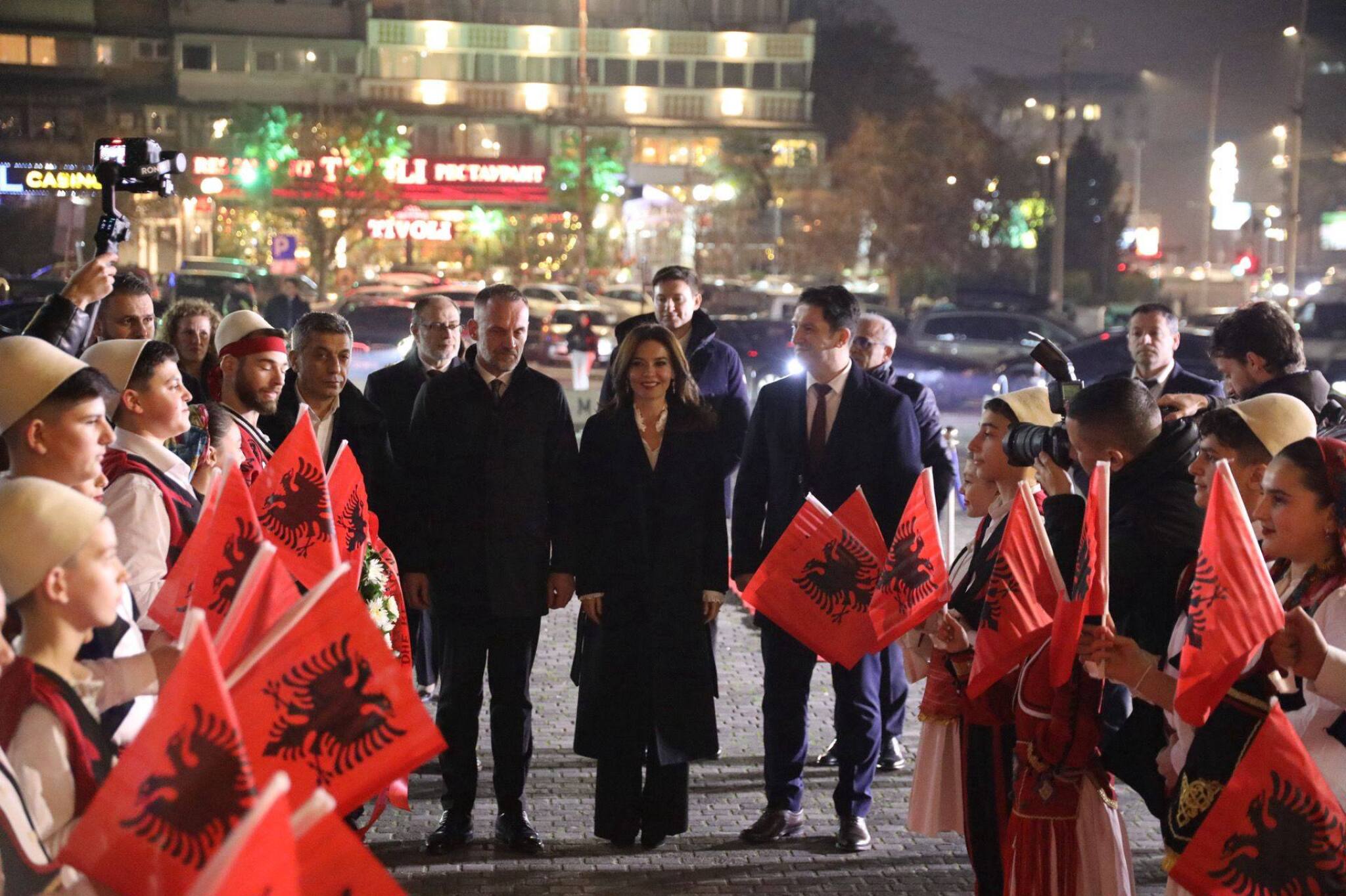 media-library08buah82uc615iIUc56